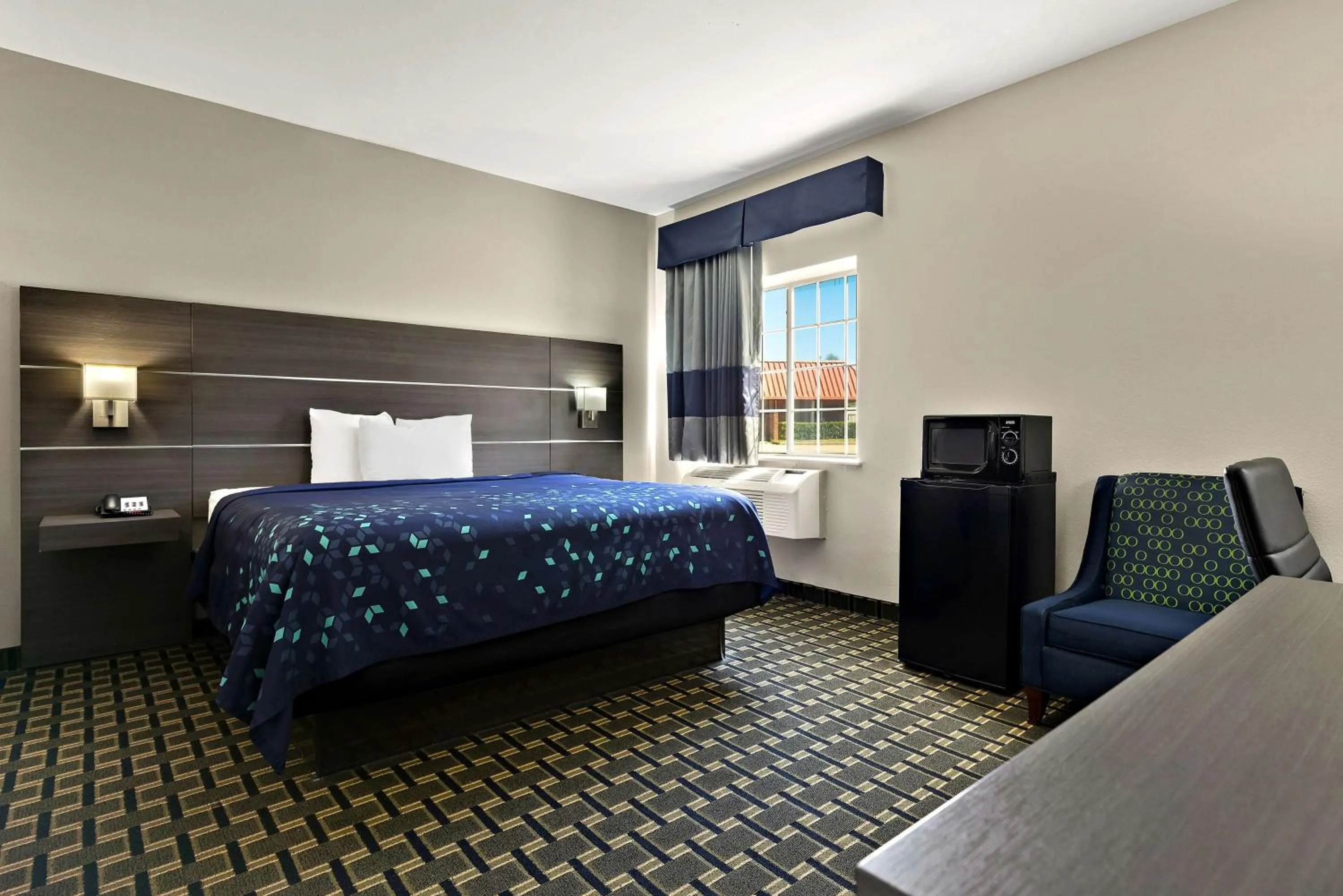 King Room with Jetted Tub - Non-Smoking in SureStay Plus Hotel by Best Western Tulsa East