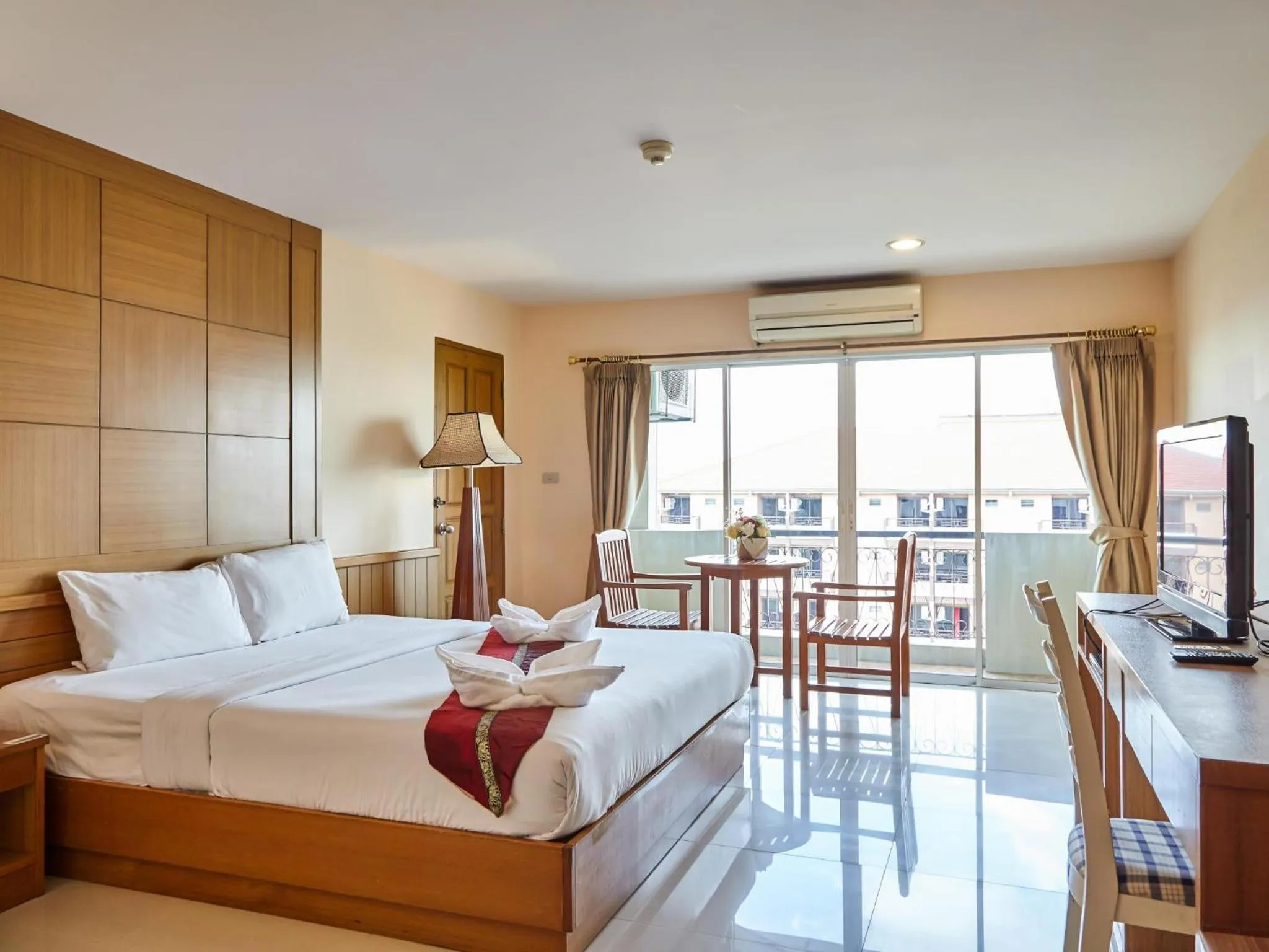 Metro Deluxe Double or Twin Room in Metro Point Bangkok