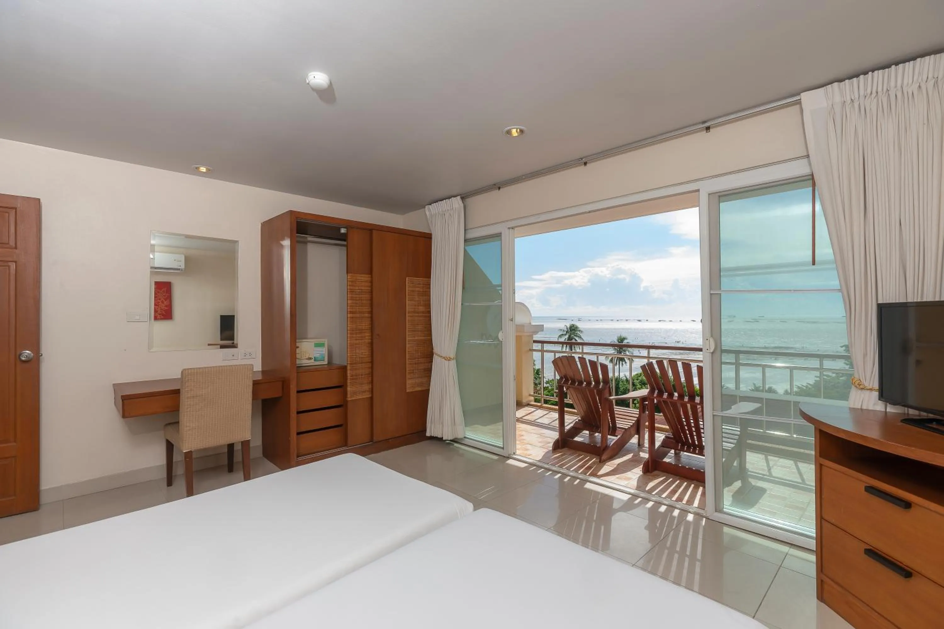 Family Room with Sea View - No Pets in Bella Villa Cabana