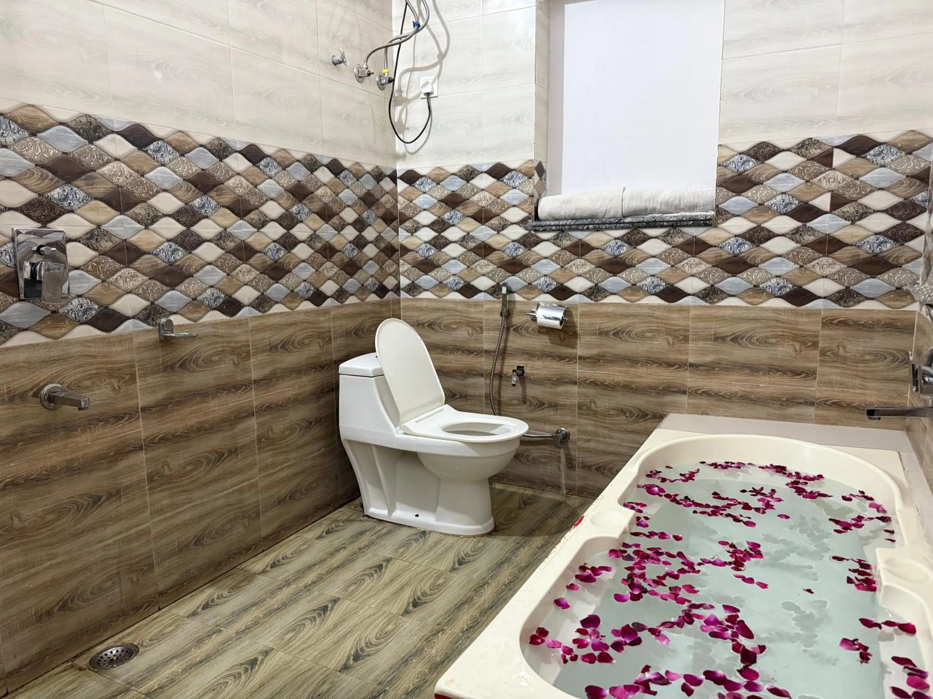 Deluxe One-Bedroom Apartment with Garden View in Hotel Green Heaven Resort