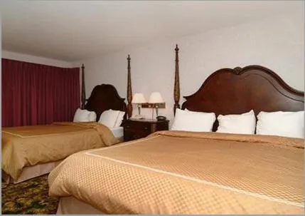 Queen Room with Two Queen Beds in Crown Choice Inn & Suites Lakeview and Waterpark