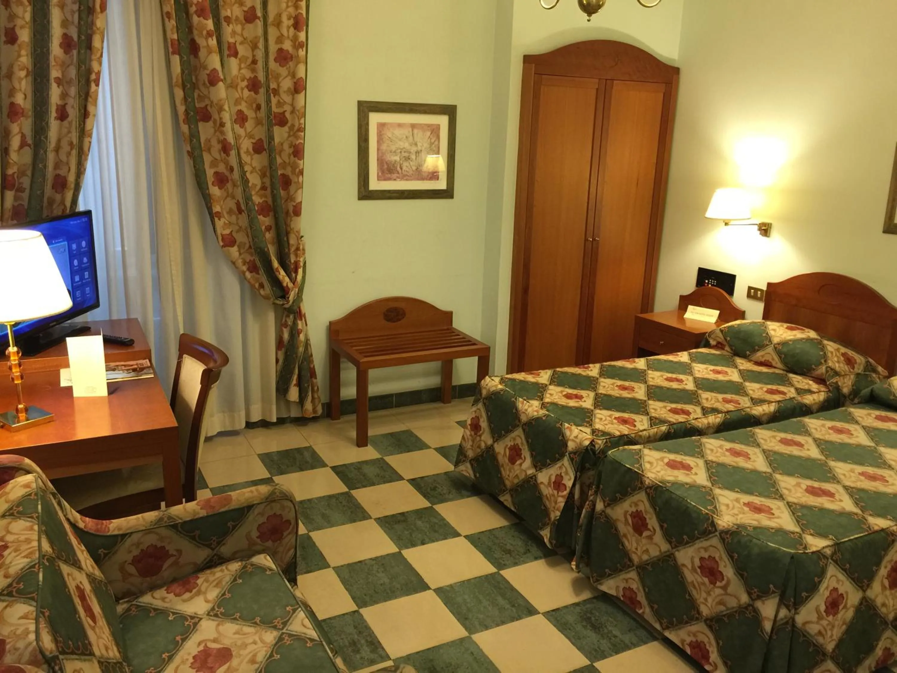 Double or Twin Room in Hotel Aberdeen