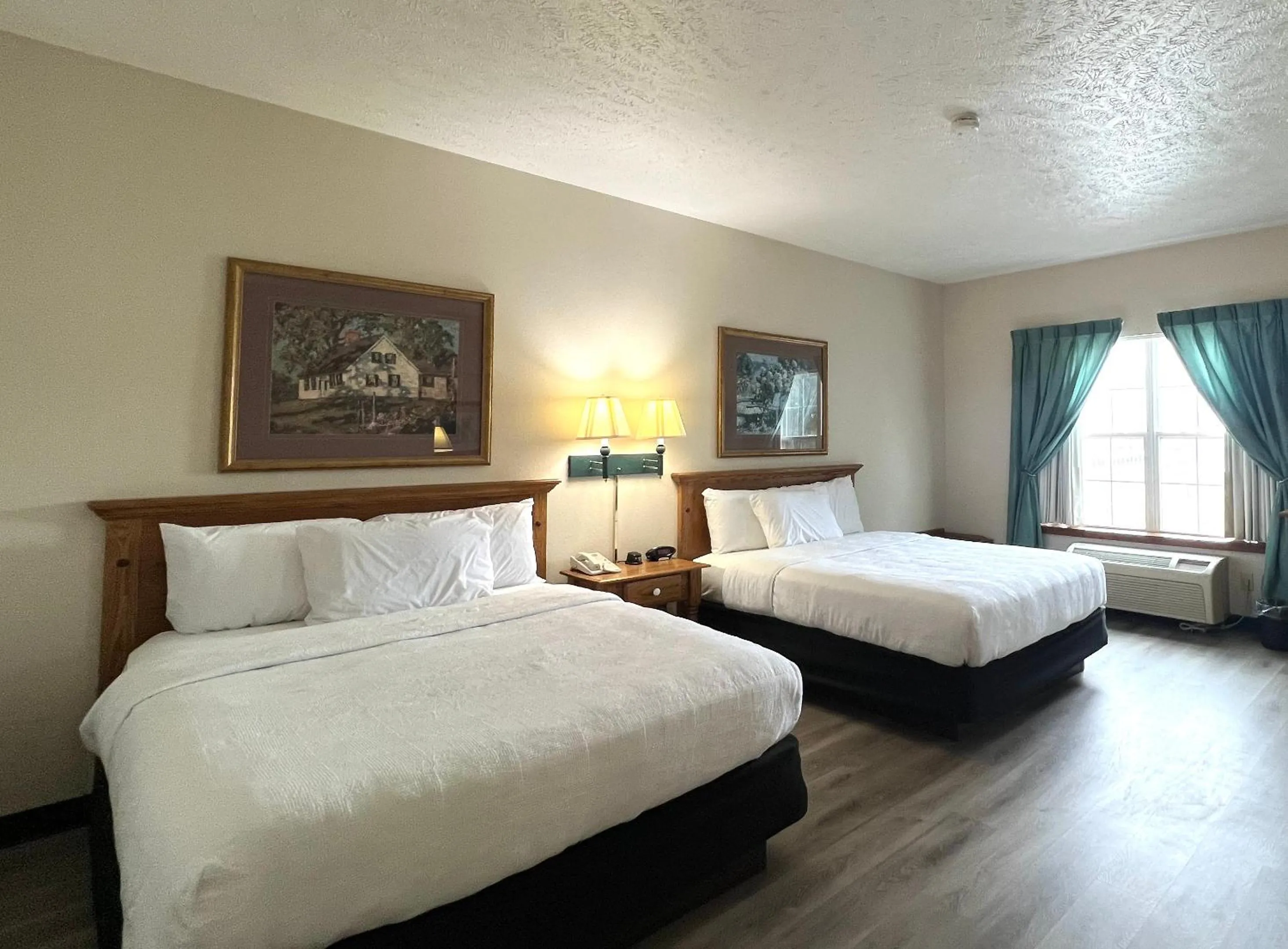 Standard Queen Room with Two Queen Beds - single occupancy in Van Buren Hotel