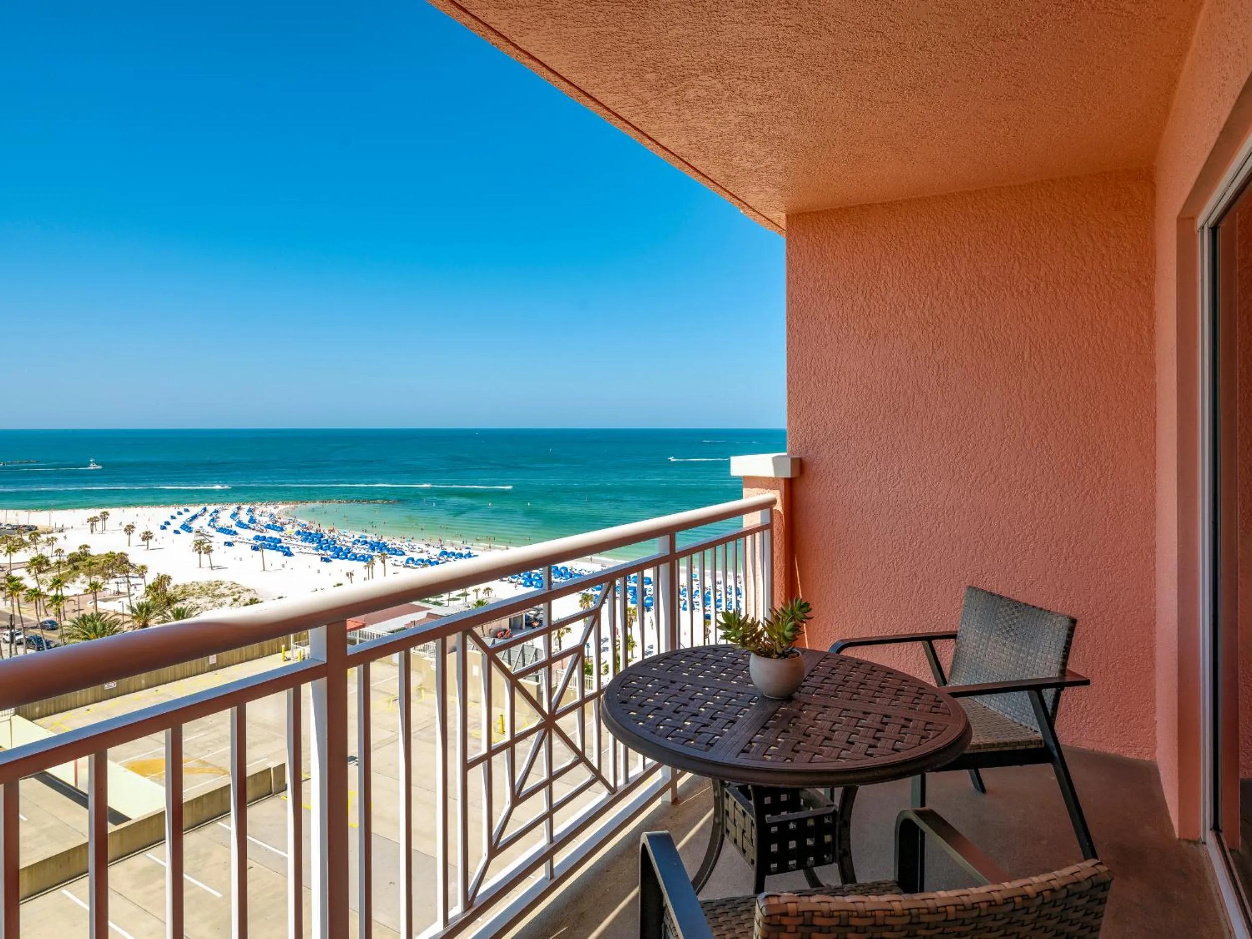 Deluxe King Room with Partial Ocean View and Kitchenette in Hyatt Regency Clearwater Beach Resort & Spa
