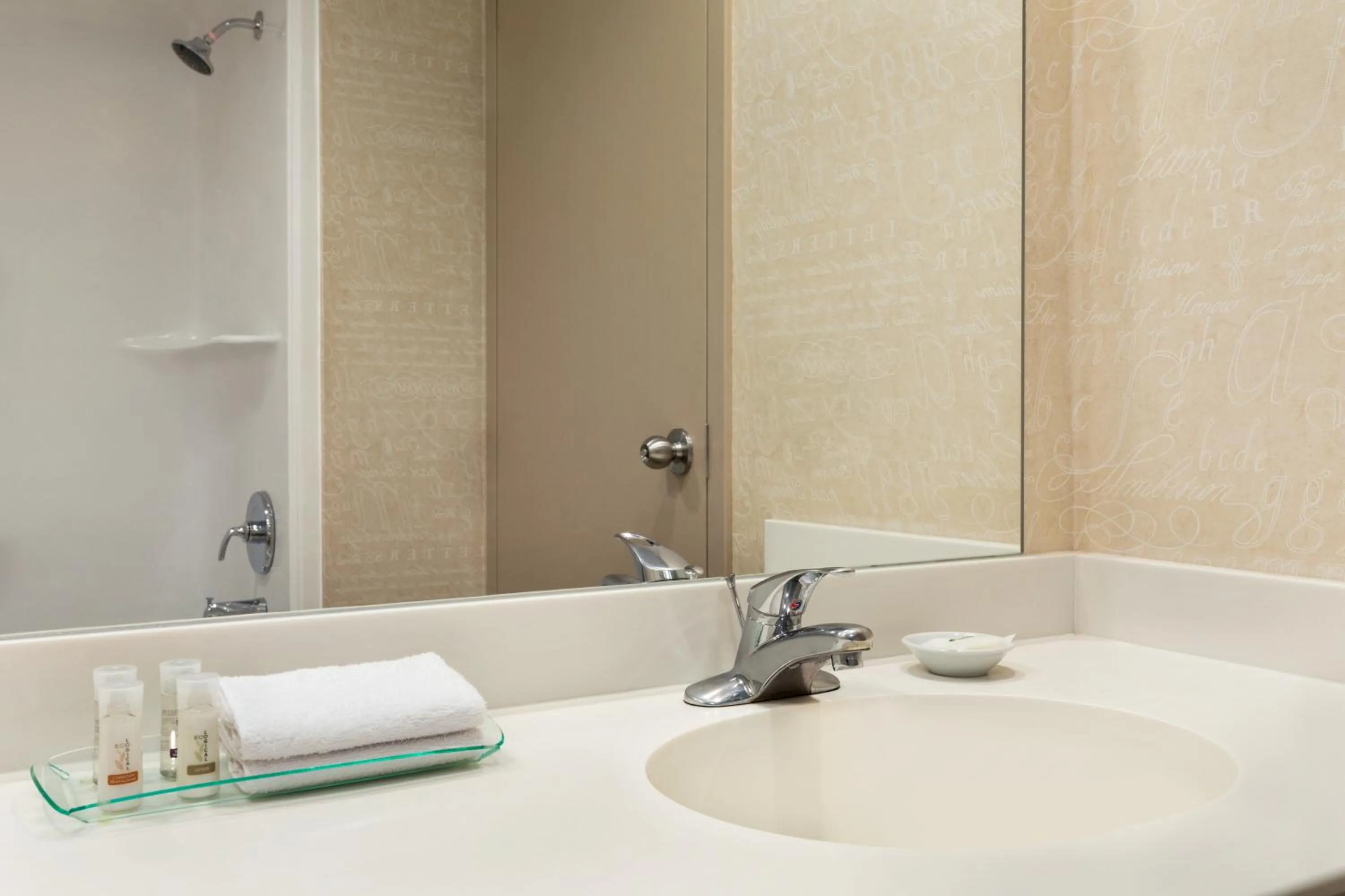 King Room with Sofa Bed - Non-Smoking in Royal Hotel Edmonton Airport Trademark Collection By Wyndham