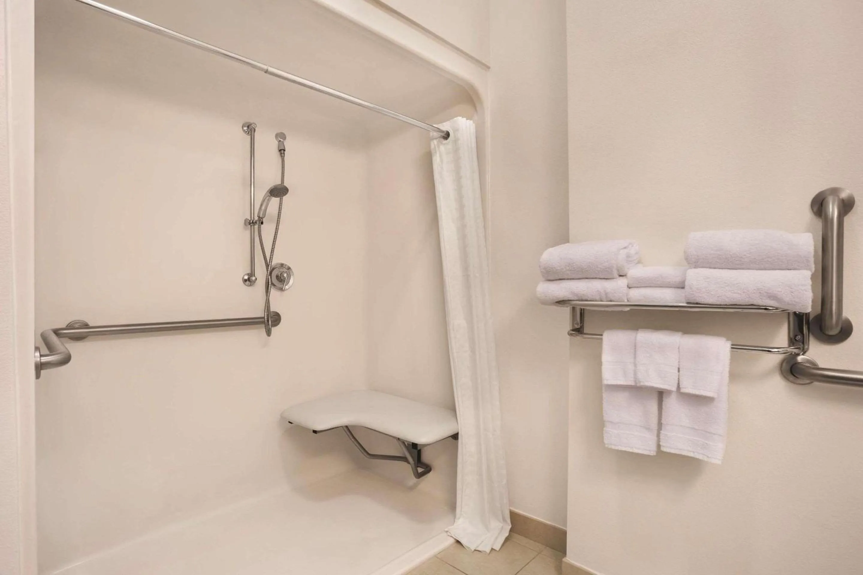 Queen Studio Suite - Disability Accessible in Country Inn & Suites by Radisson, Bowling Green, KY