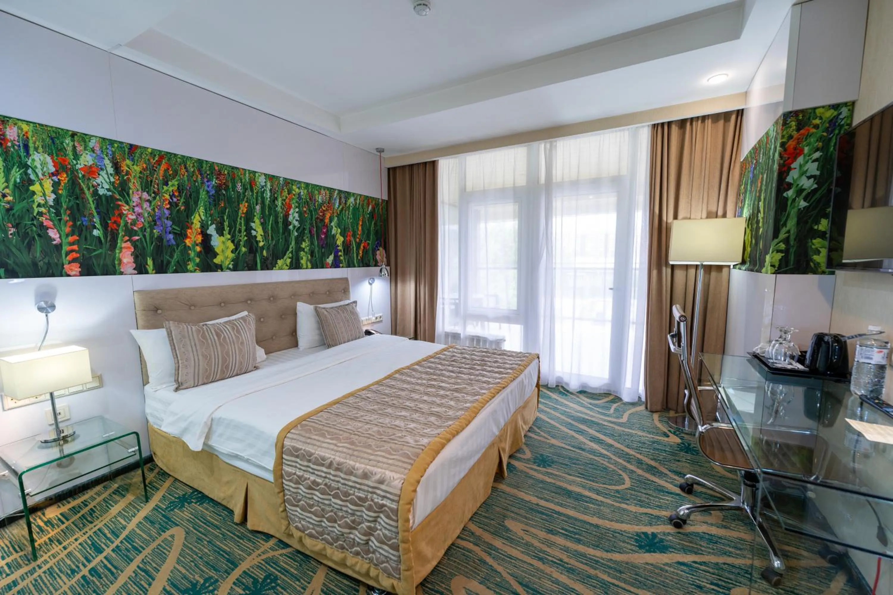 Deluxe Double Room with Balcony in Hotel Kazzhol Almaty