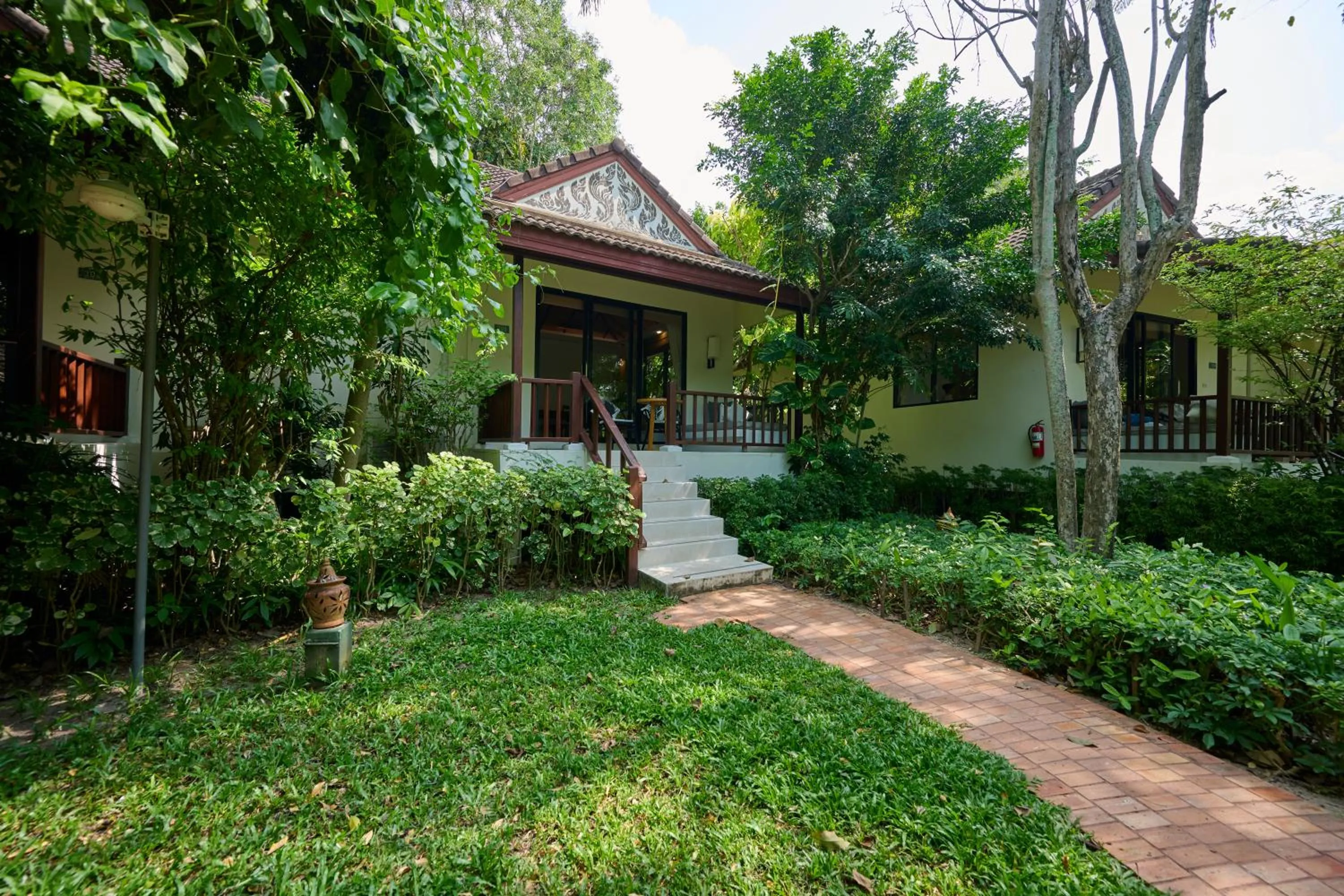 Deluxe Villa in Paradise Beach Resort, Koh Samui - SHA Extra Plus