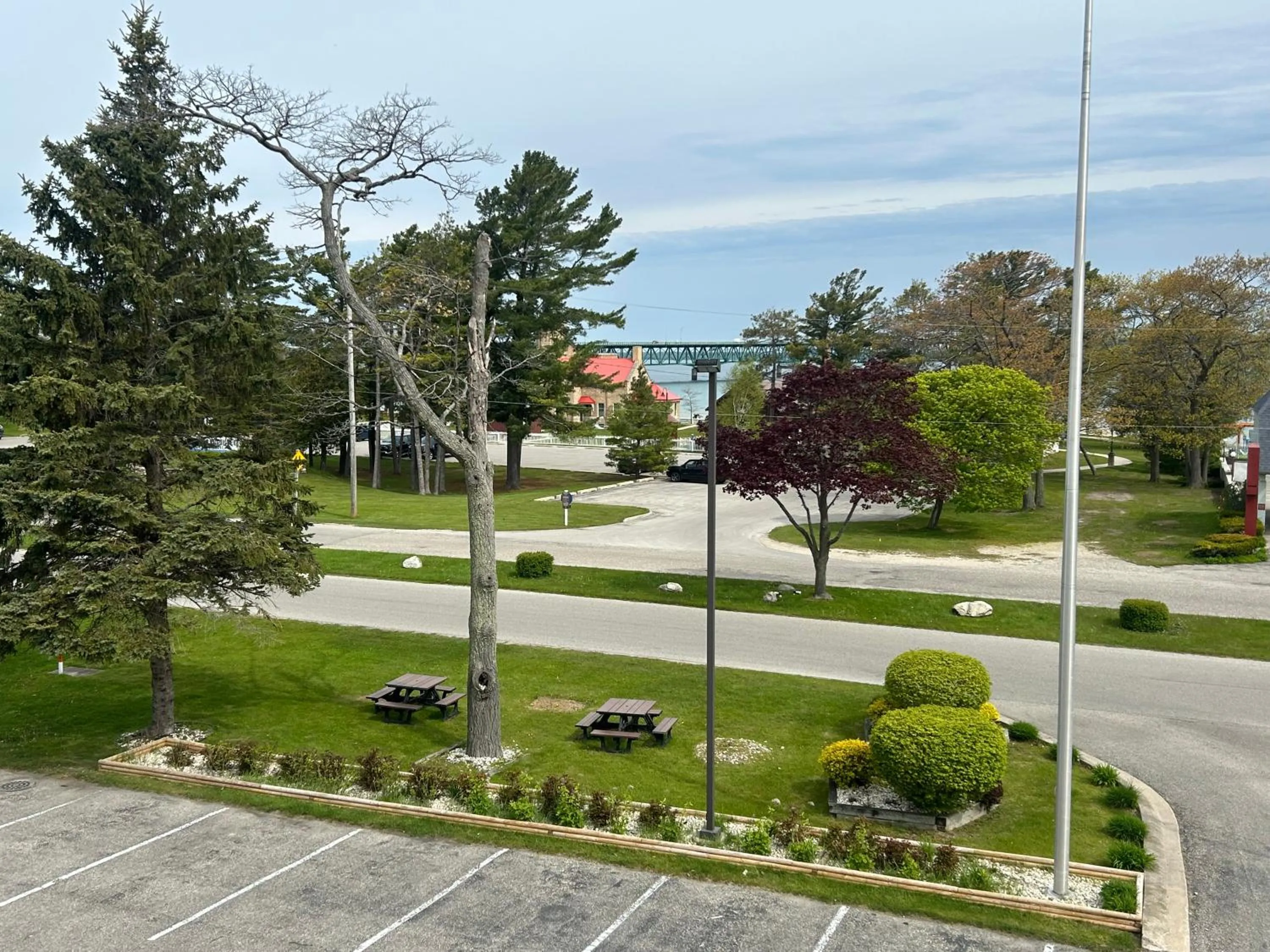 Single Room with Balcony in Super 8 by Wyndham Bridgeview of Mackinaw City