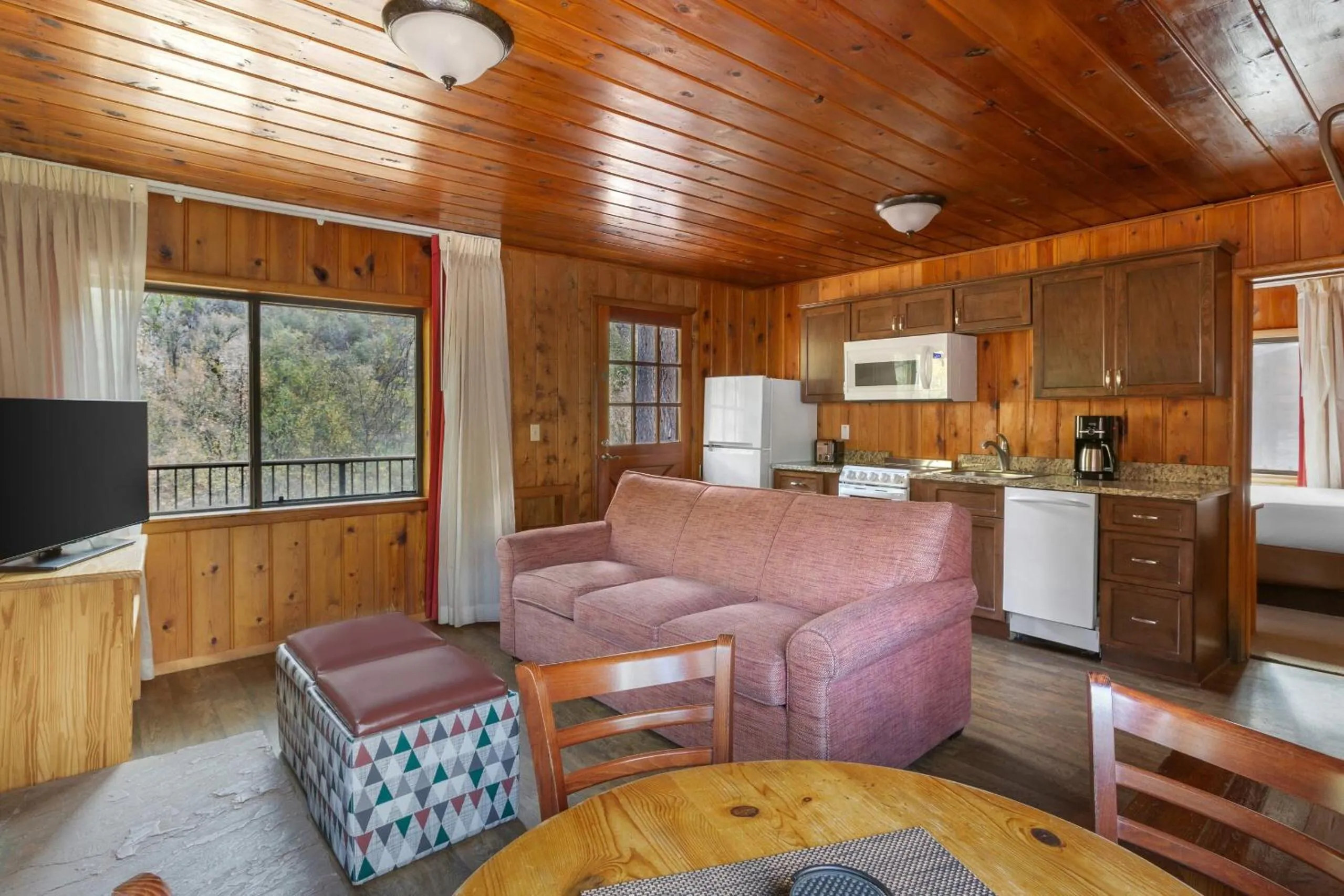 One-Bedroom Suite in Kohl's Ranch Lodge