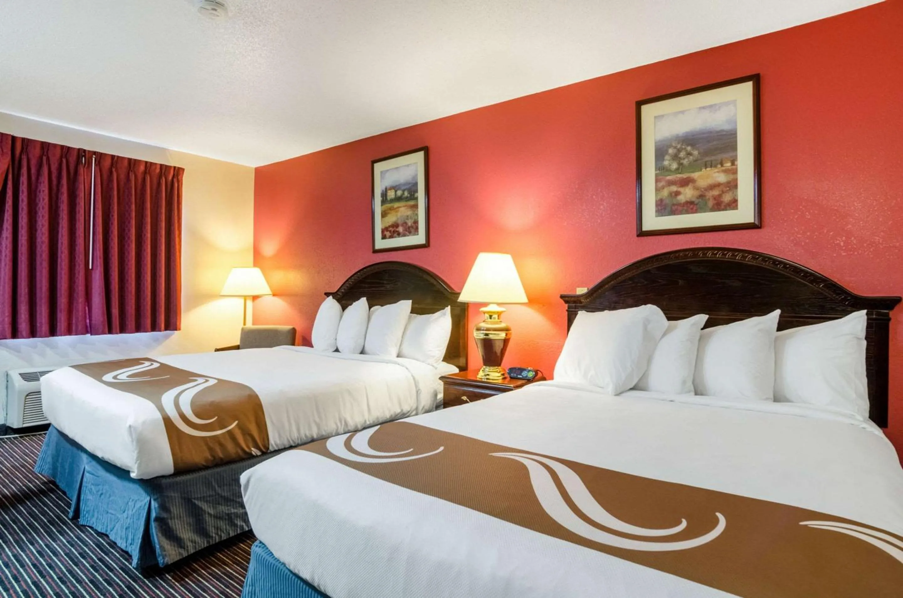 Queen Room - Non-Smoking in Quality Inn South