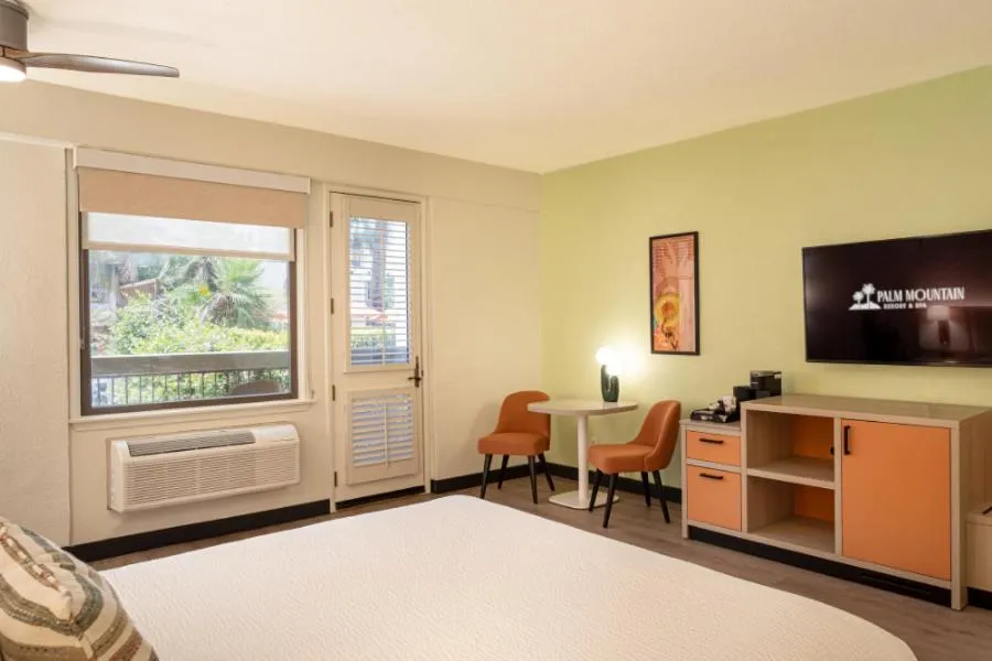 Single Room with Pool View in Palm Mountain Resort & Spa