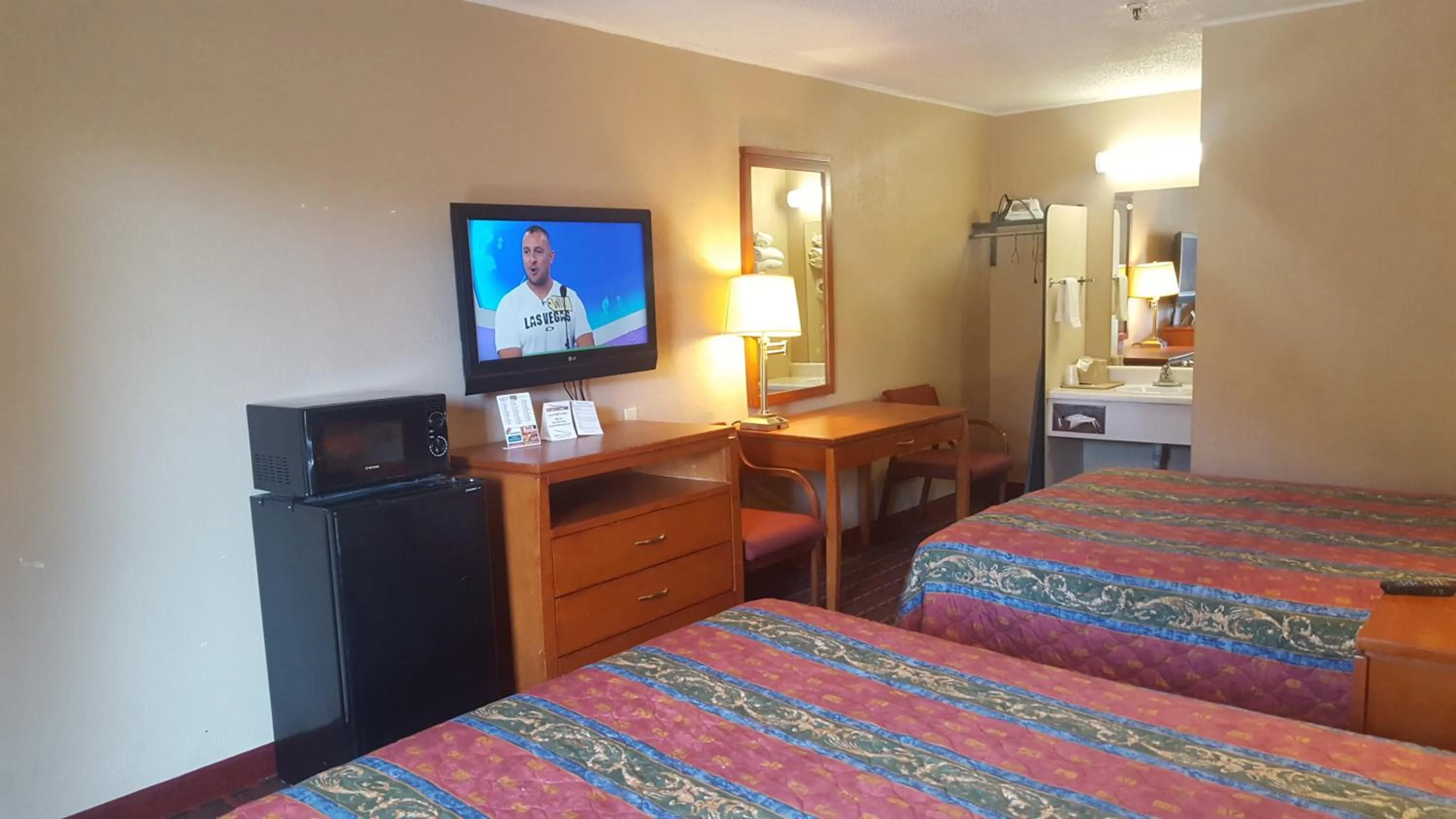 Double Room with Two Double Beds - single occupancy - Smoking in Scottish Inn Knoxville