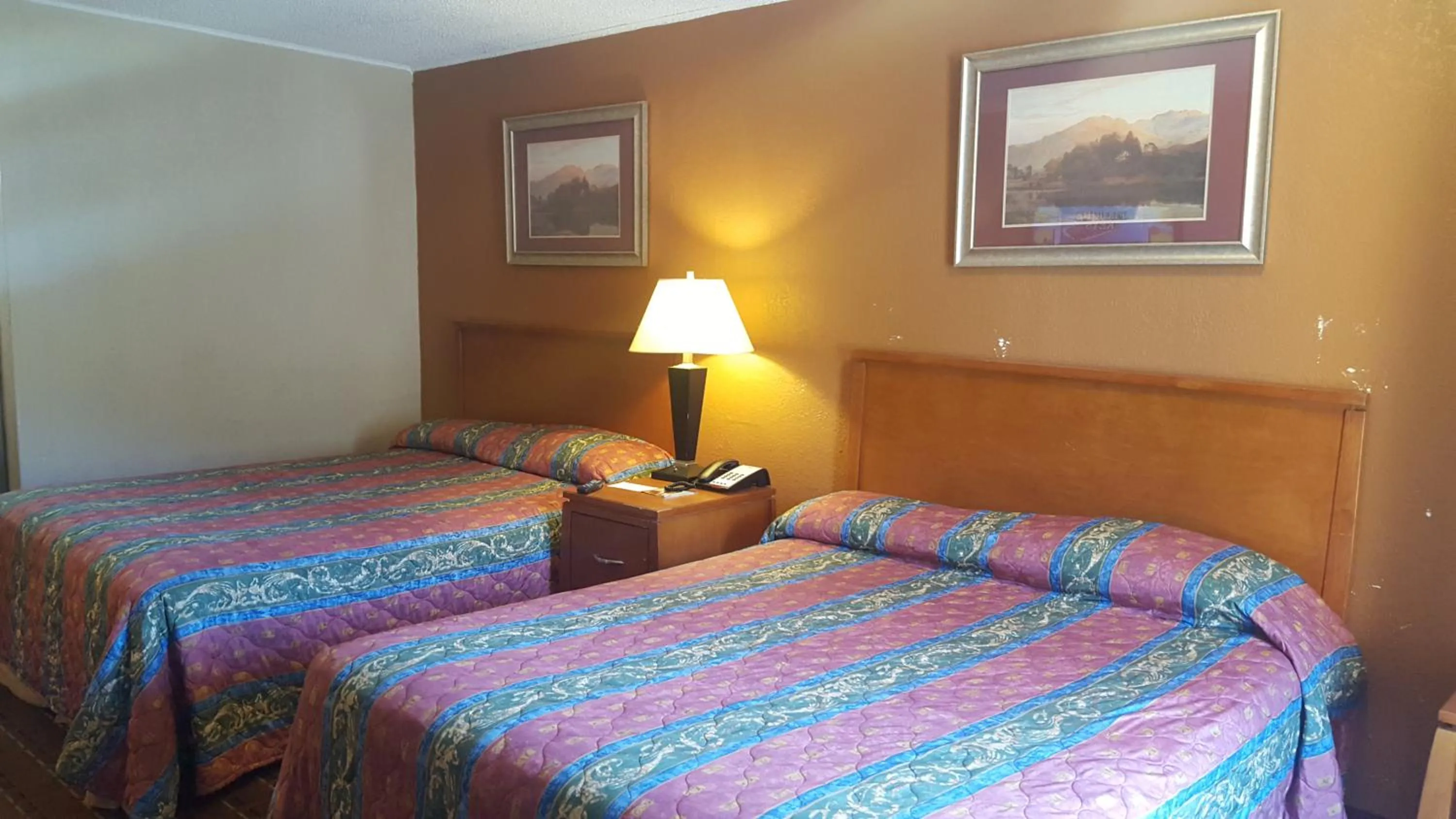 Double Room with Two Double Beds - single occupancy - Non-Smoking in Scottish Inn Knoxville
