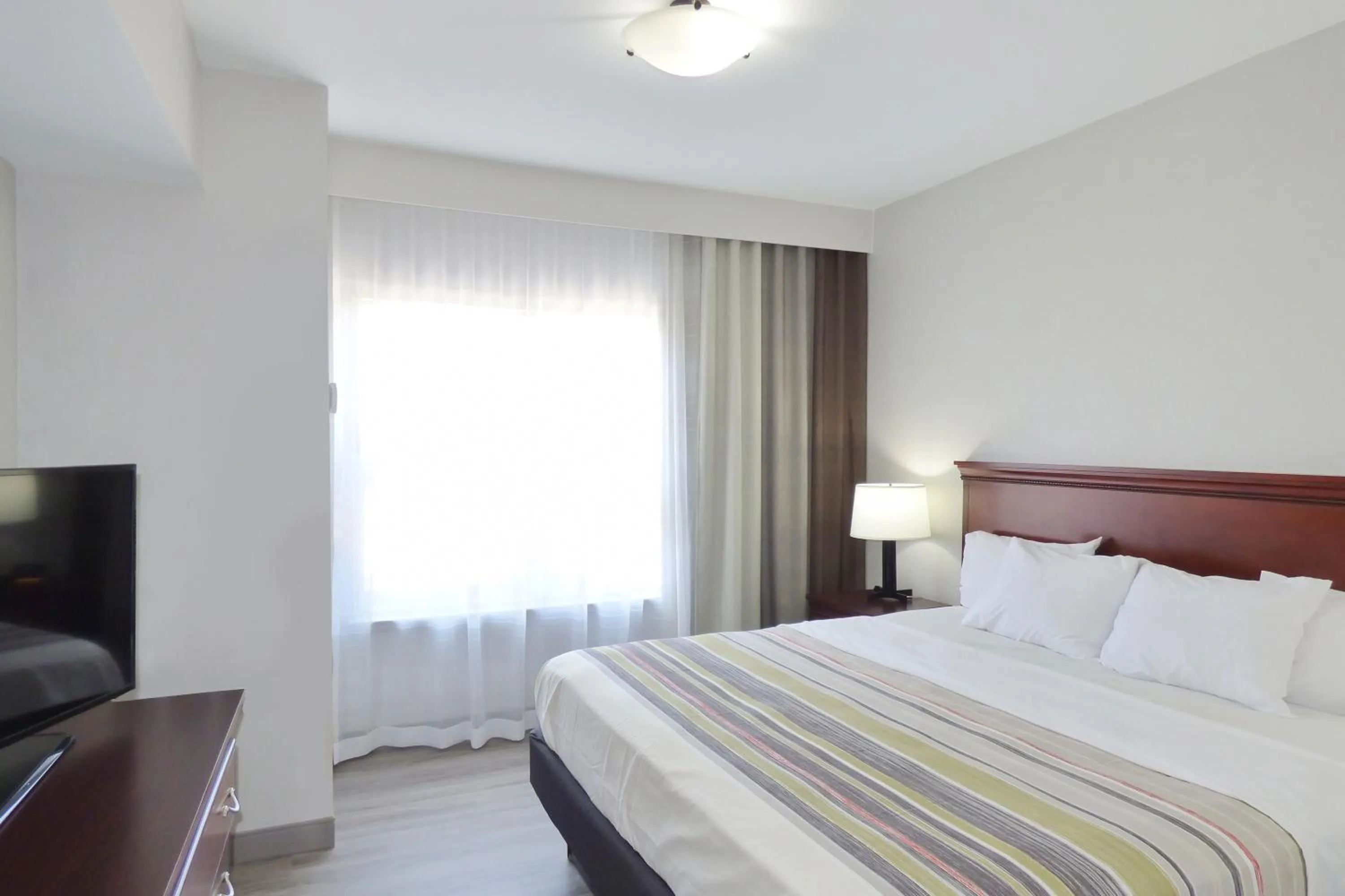 One-Bedroom King Suite with Sofa Bed - Disability Access/Non-Smoking in Country Inn & Suites by Radisson, Biloxi-Ocean Springs, MS