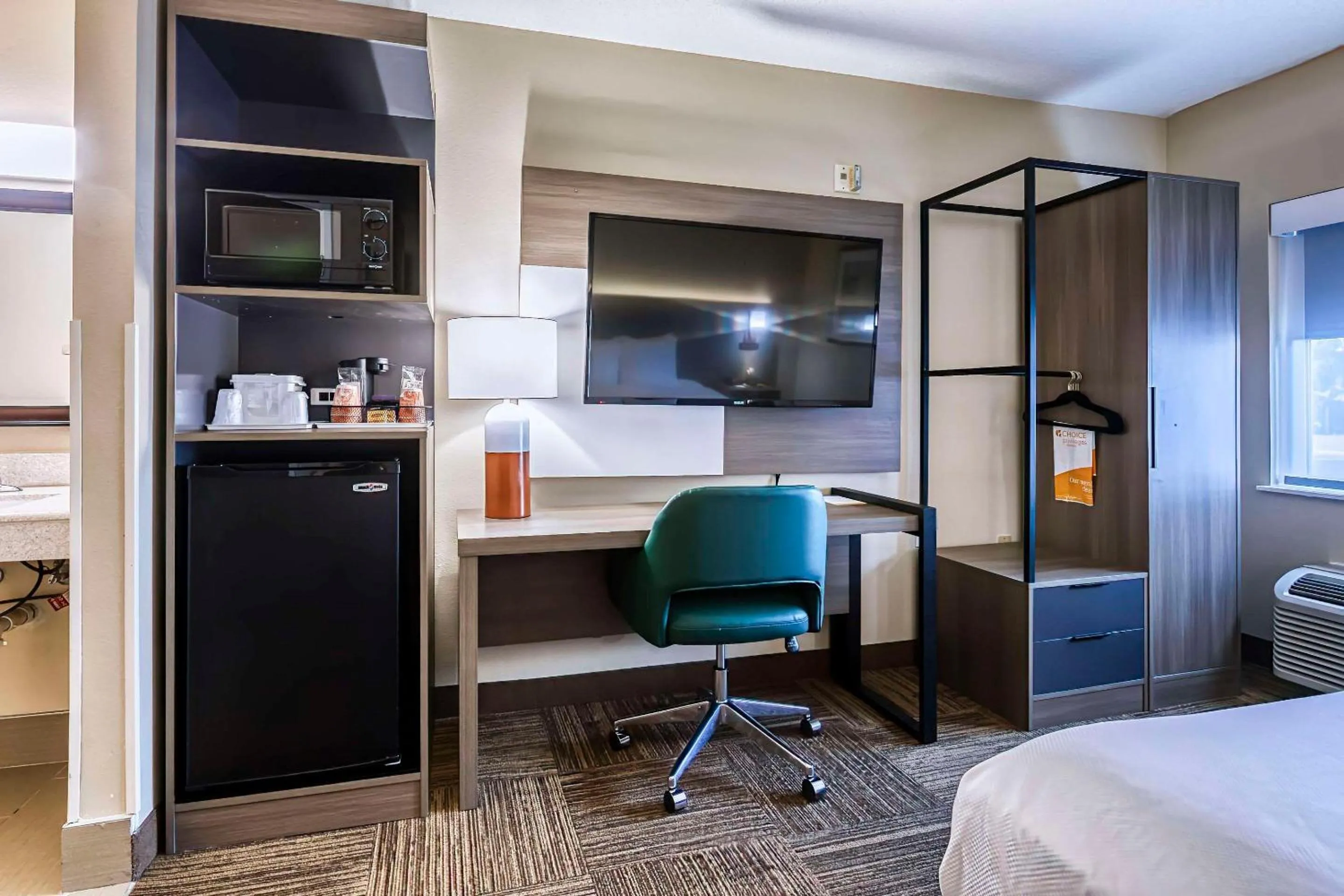 King Room - Accessible/Non-Smoking in Comfort Inn & Suites Shepherdsville - Louisville South