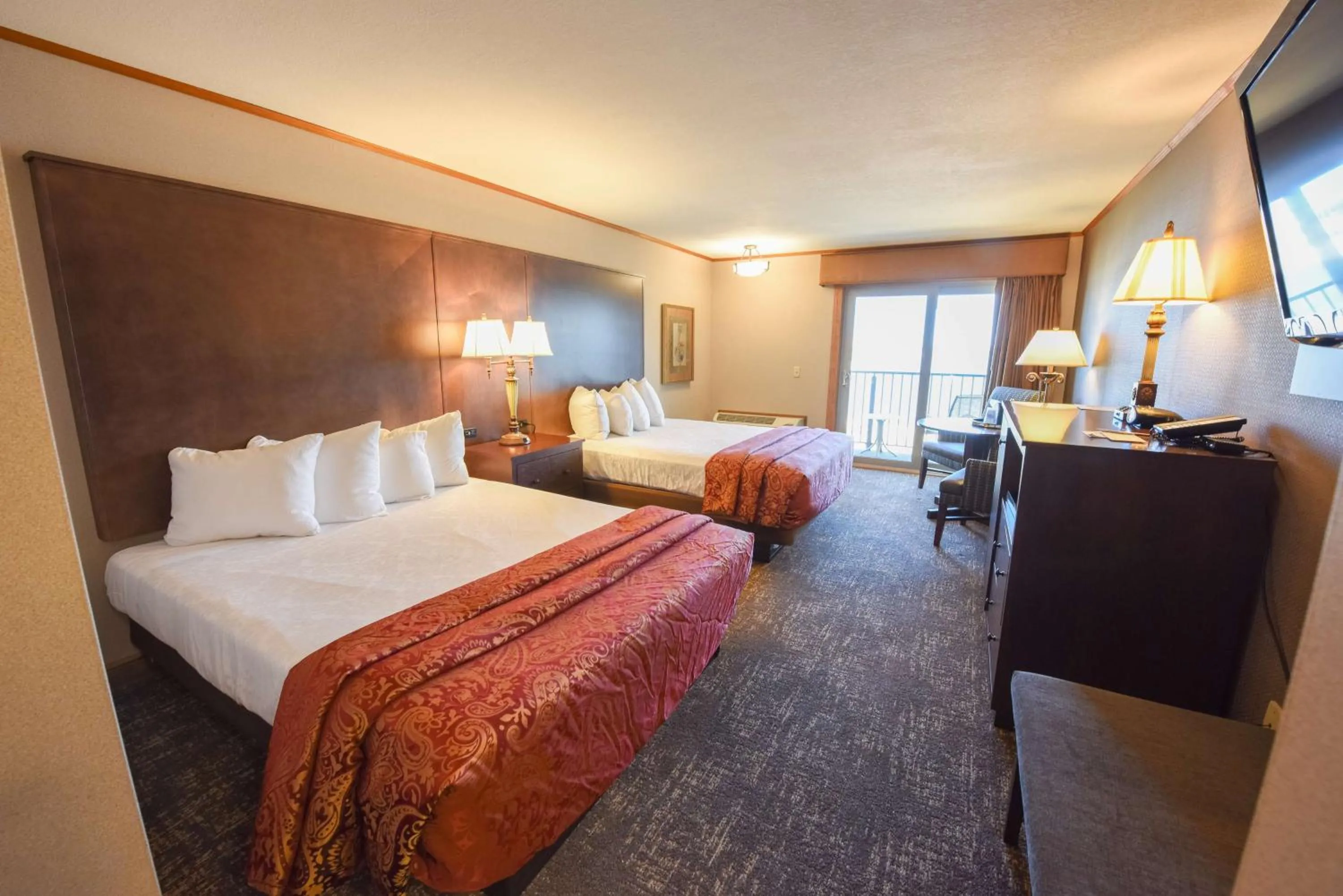 Queen Suite - Lake View in Best Western Plus Dockside Waterfront Inn