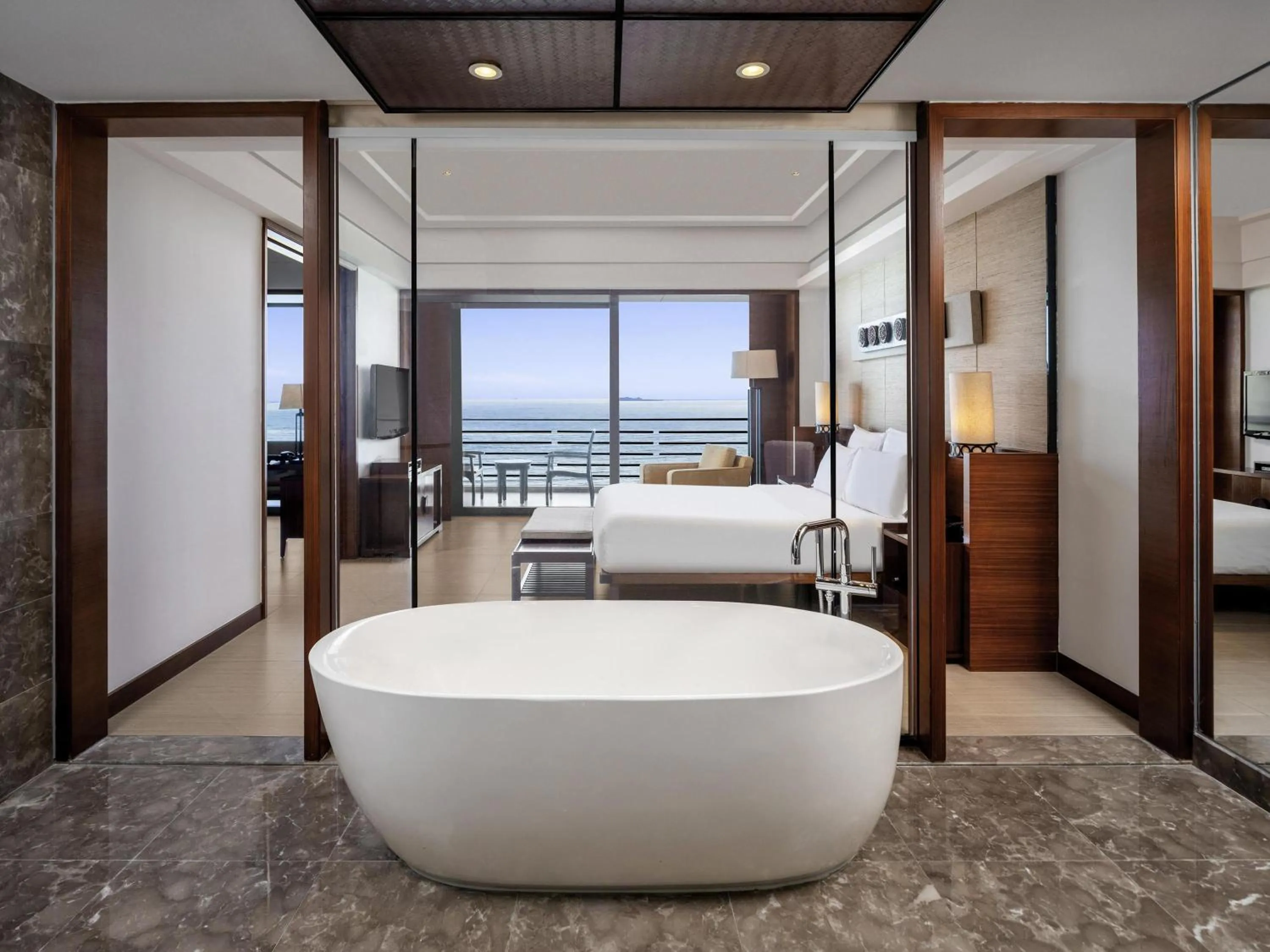 Executive Suite Ocean View Room in Pullman Oceanview Sanya Bay Resort & Spa
