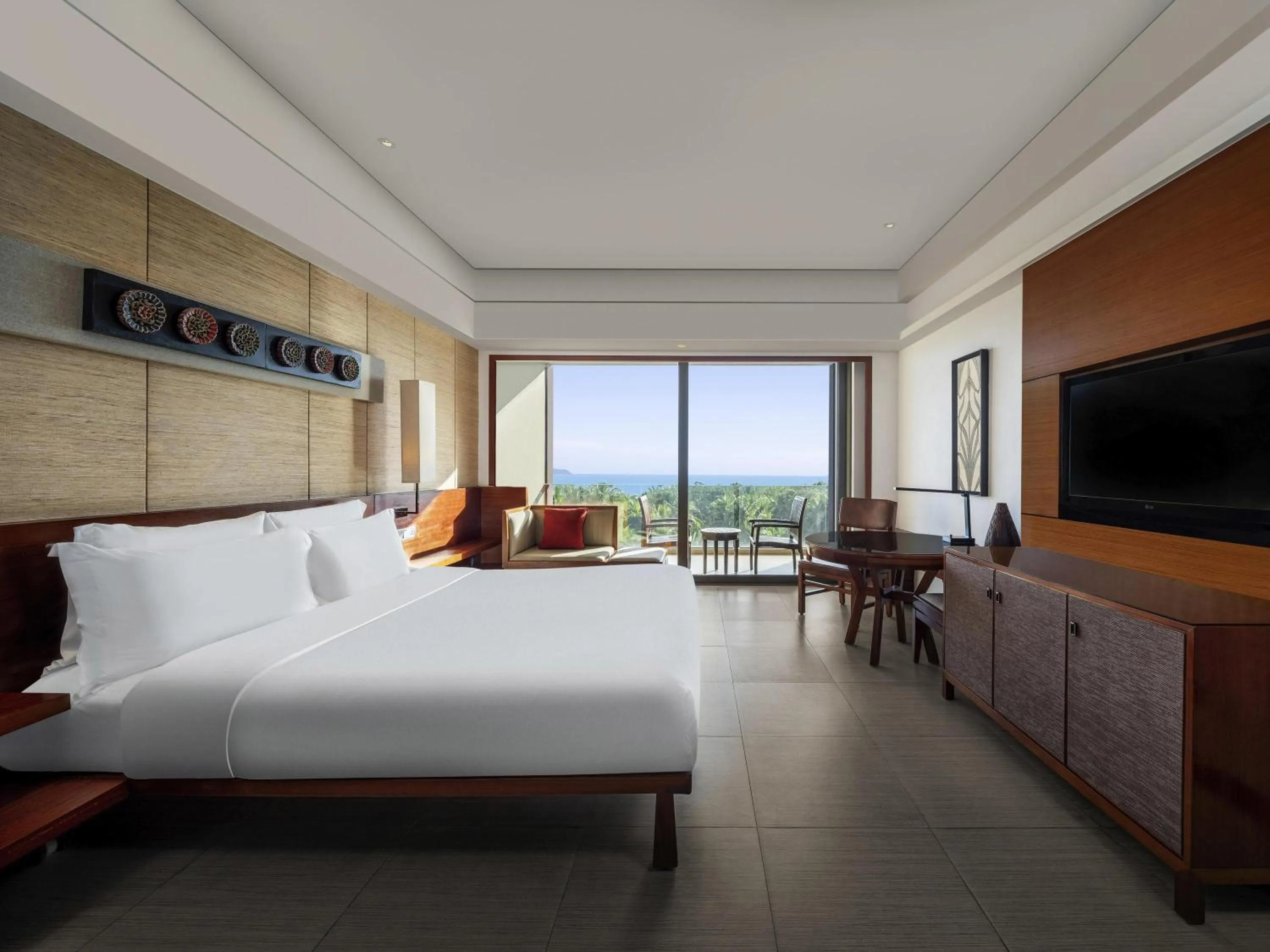 Grand Ocean View King in Pullman Oceanview Sanya Bay Resort & Spa
