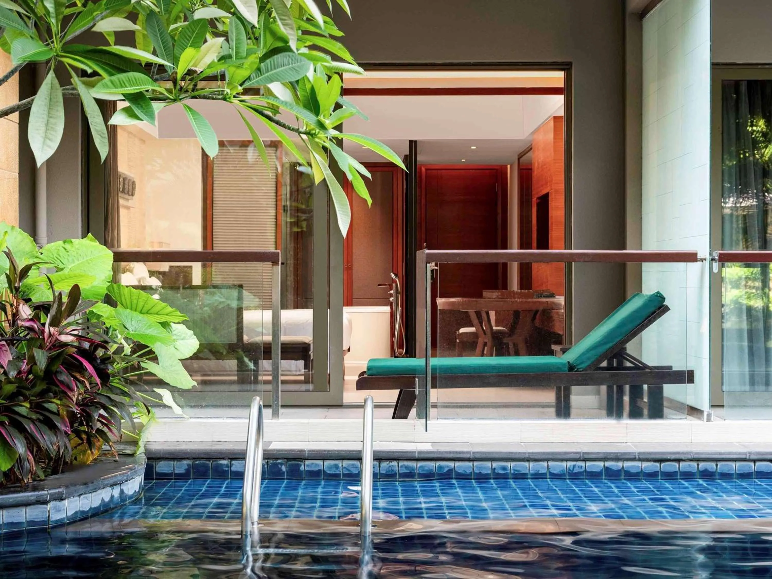 Deluxe Pool Access Room King in Pullman Oceanview Sanya Bay Resort & Spa