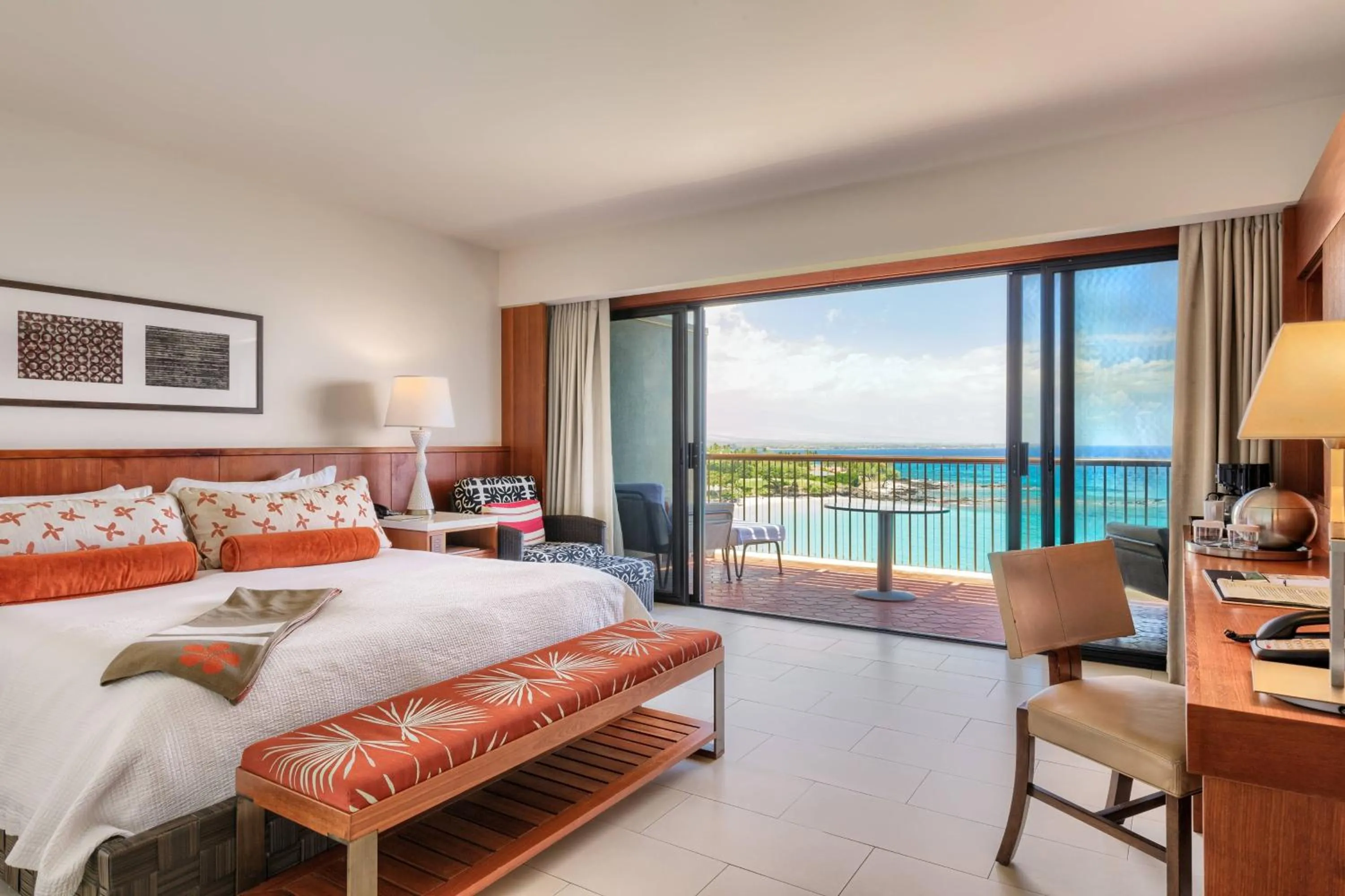 Ocean Front Deluxe Room in Mauna Kea Beach Hotel, Autograph Collection