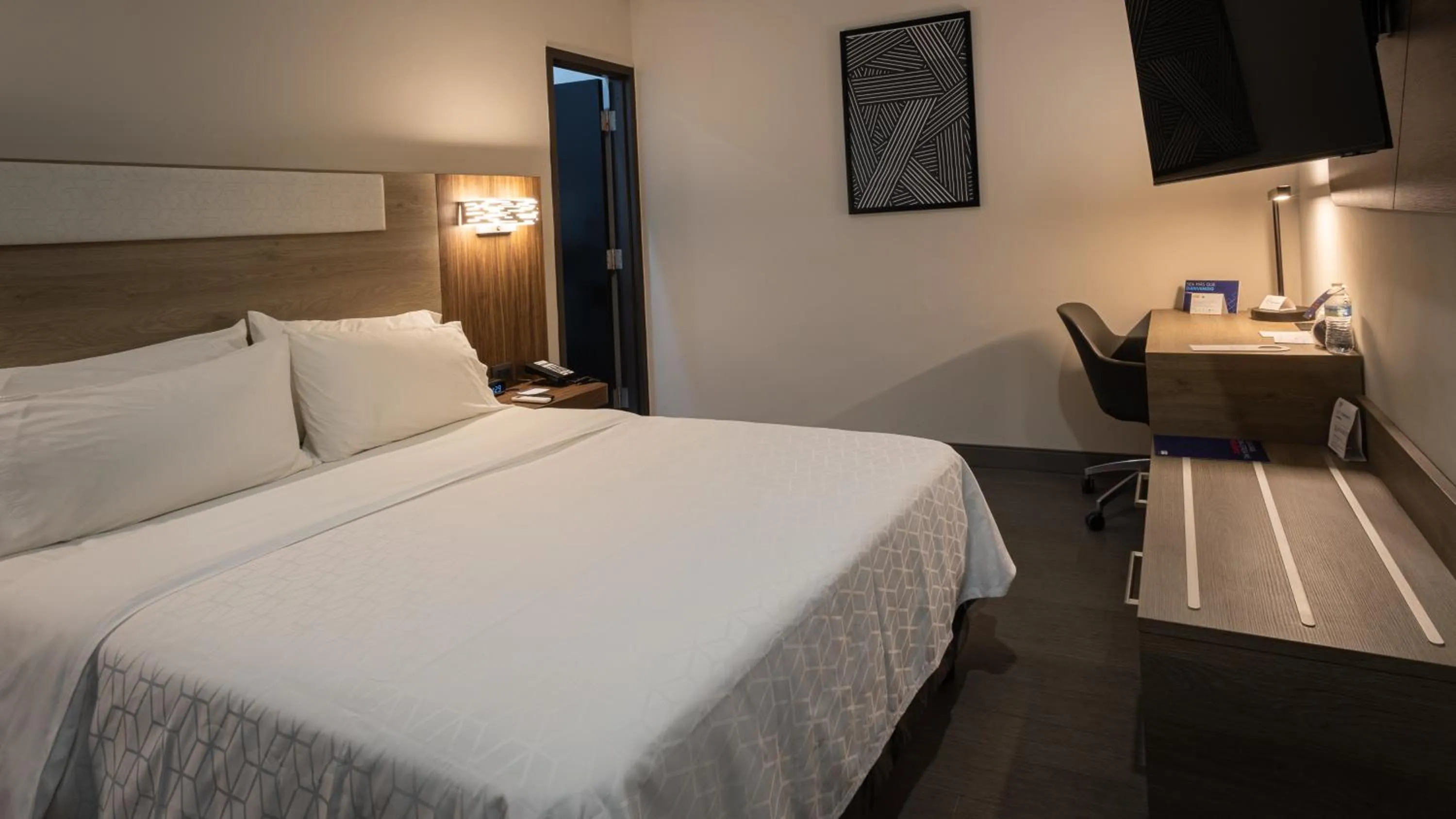 Standard King Room in Holiday Inn Express Morelia Centro Historico