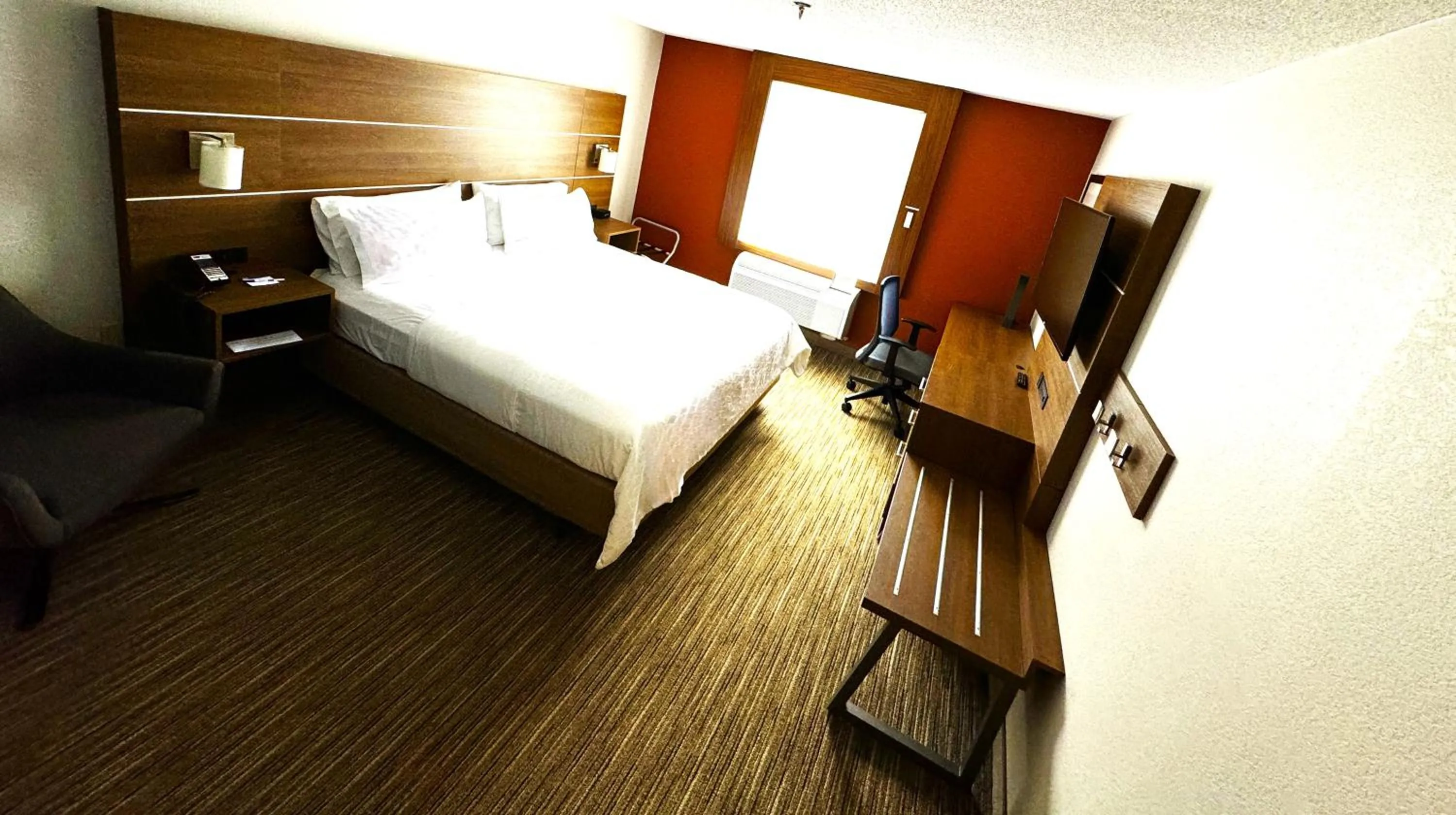 King Room - Mobility Access/Hearing Accessible in Holiday Inn Express & Suites - Lincoln East - White Mountains by IHG
