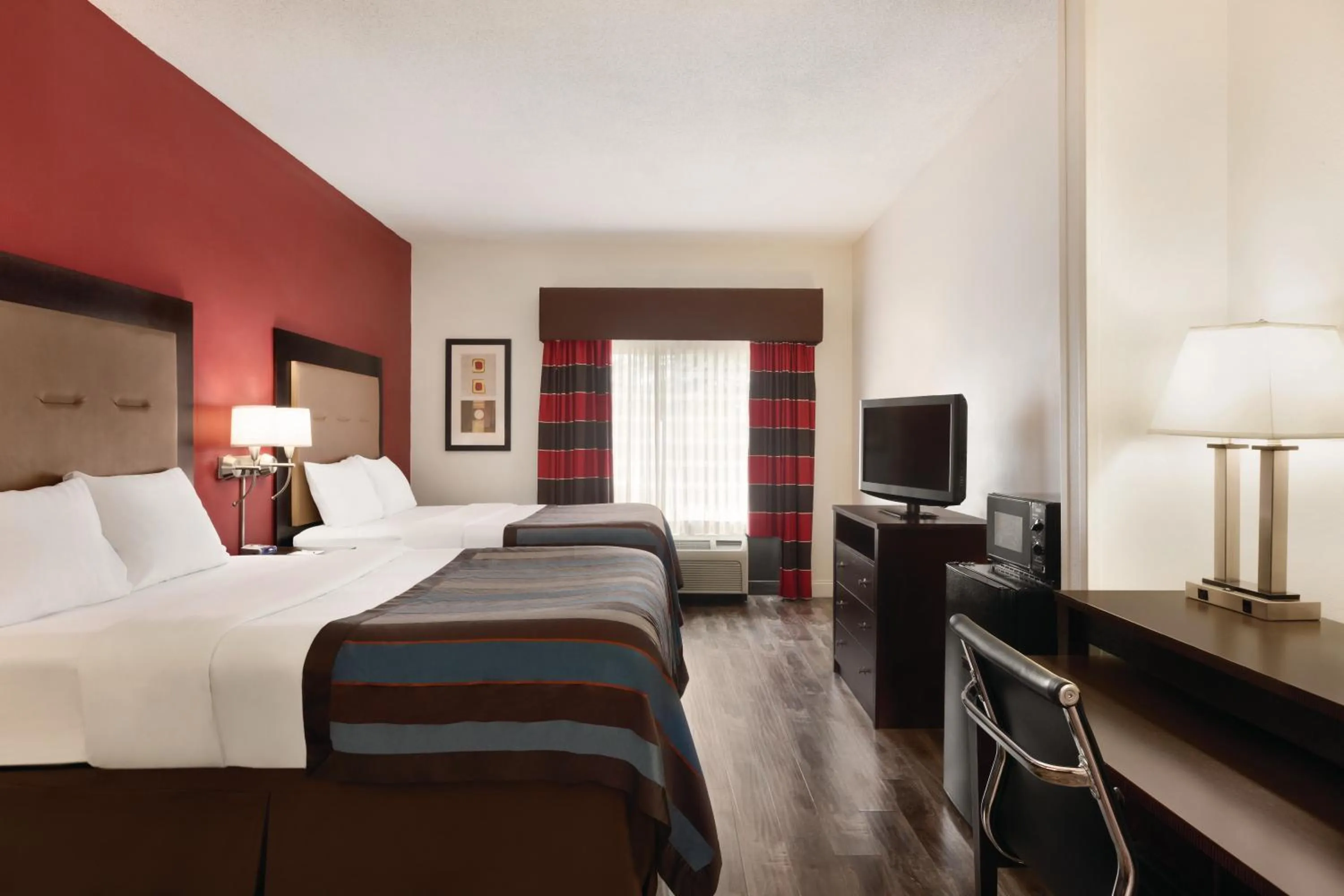 Deluxe Queen Room - Disability Access/Non-Smoking in Wingate By Wyndham Montgomery