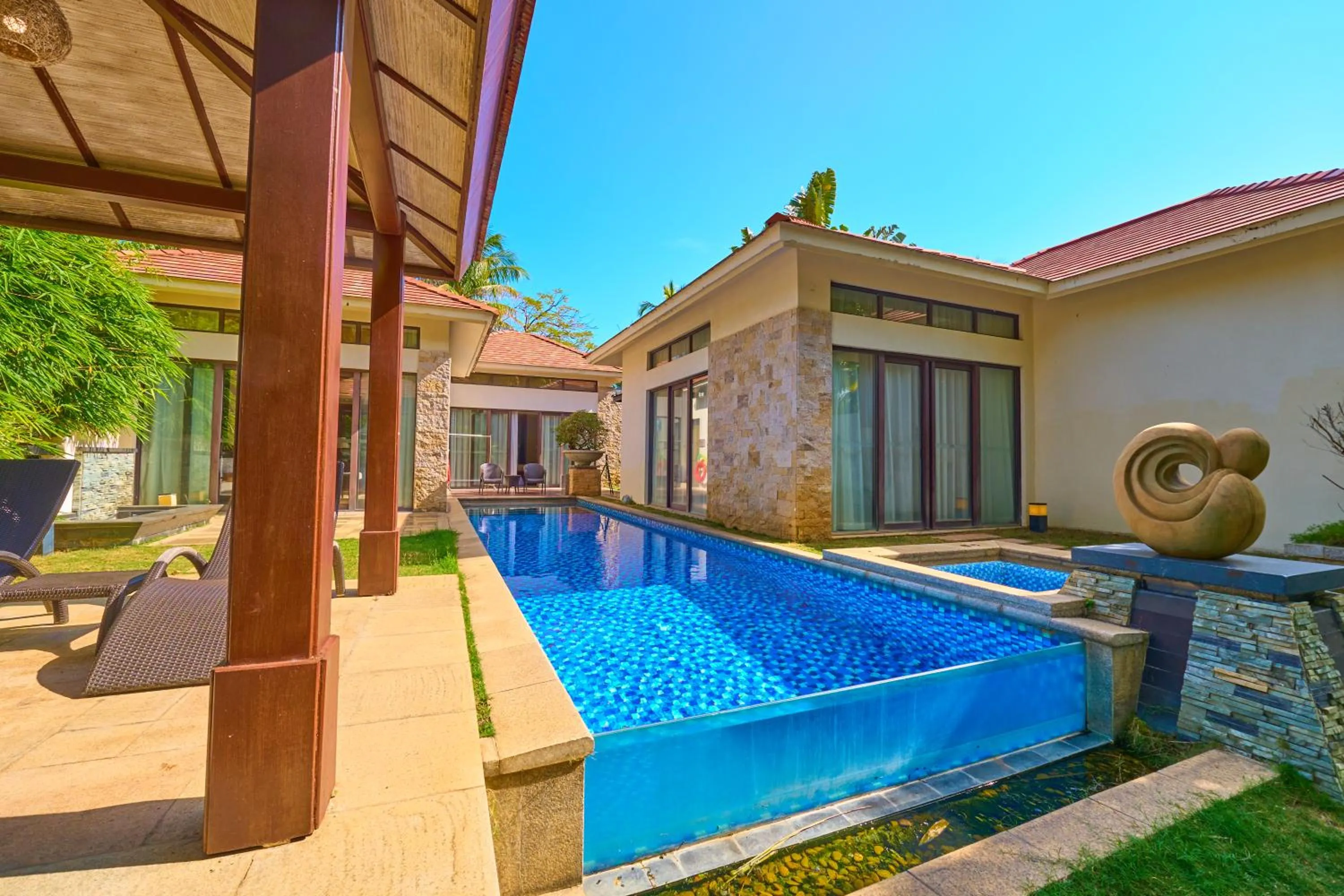 Two-bedroom family villa with private pool in Grand Metropark Villa Resort Sanya Yalong Bay
