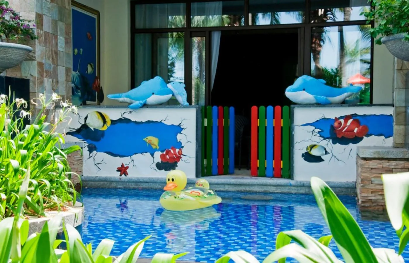 Deluxe Family Room with children's Pool （Welcome Fruit + Child's cot） in Grand Metropark Villa Resort Sanya Yalong Bay