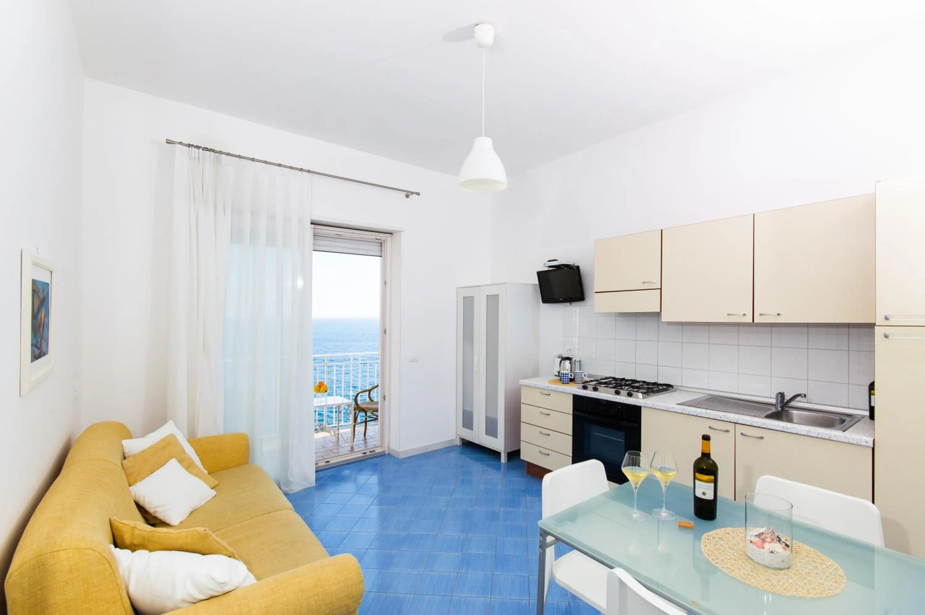 One-Bedroom Apartment with Sea View in Residence Due Torri