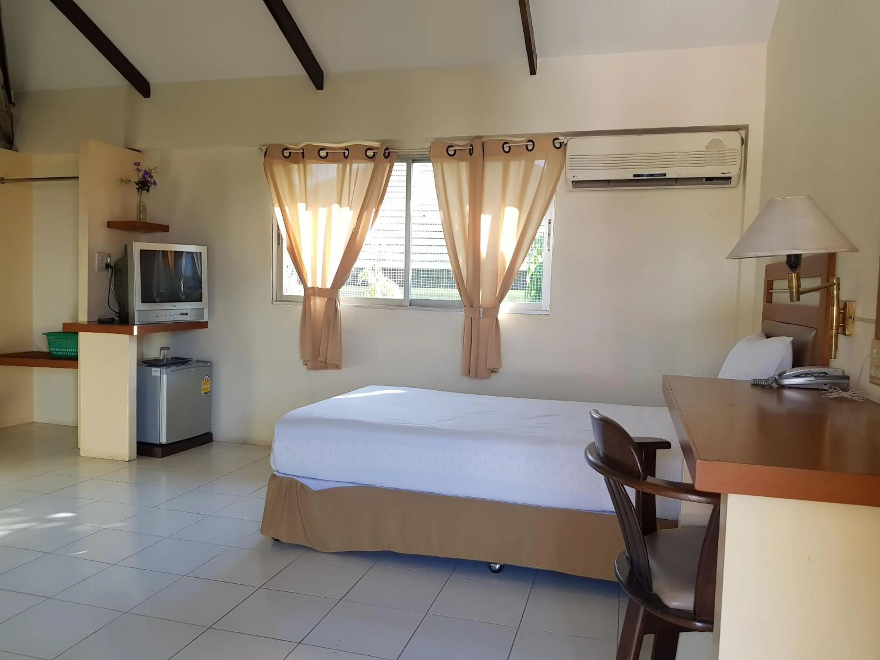 Single Room in Casa Holiday Hotel SHA