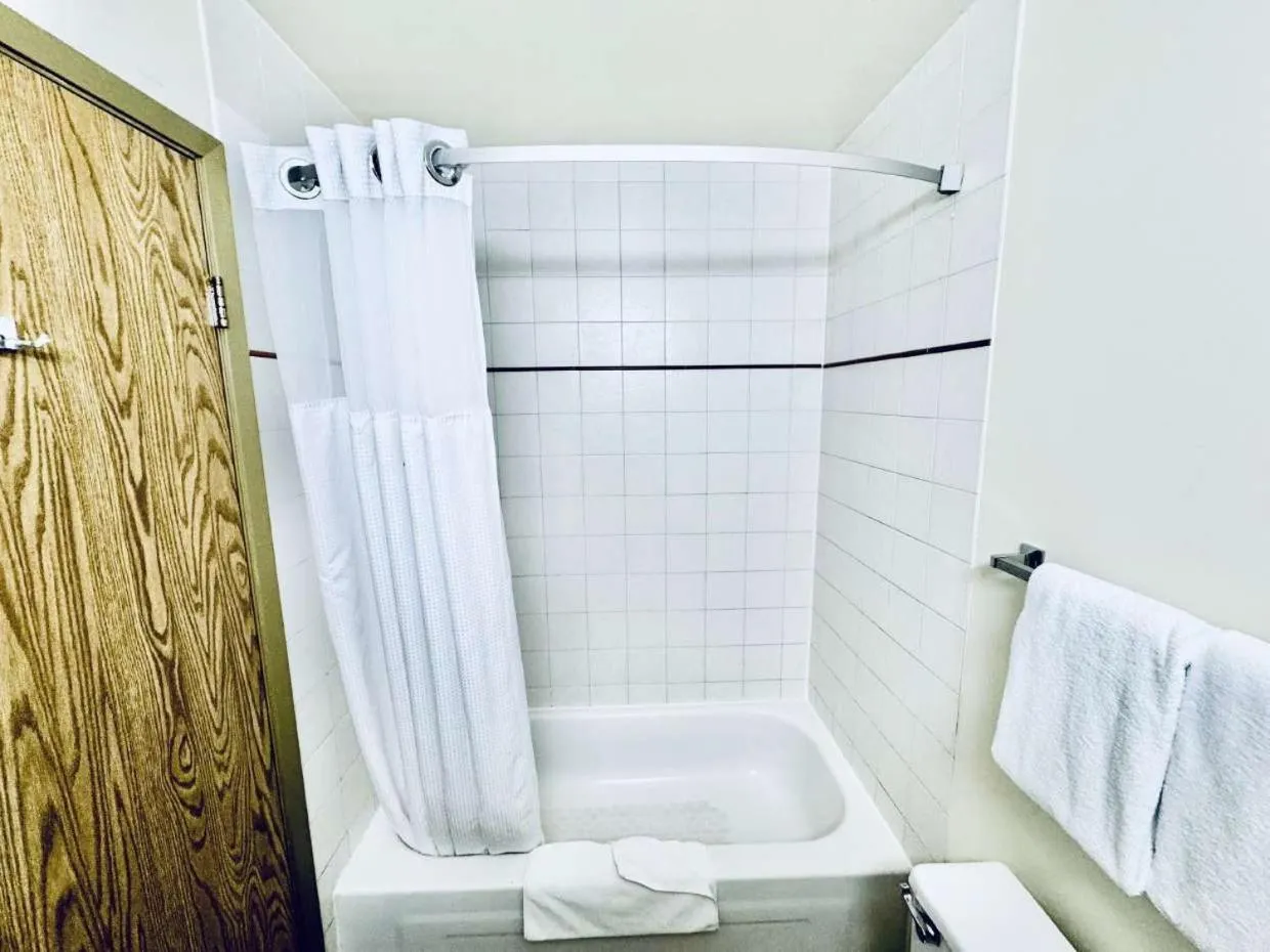 King Room with Kitchenette - Non-Smoking in Super 8 by Wyndham Slave Lake AB