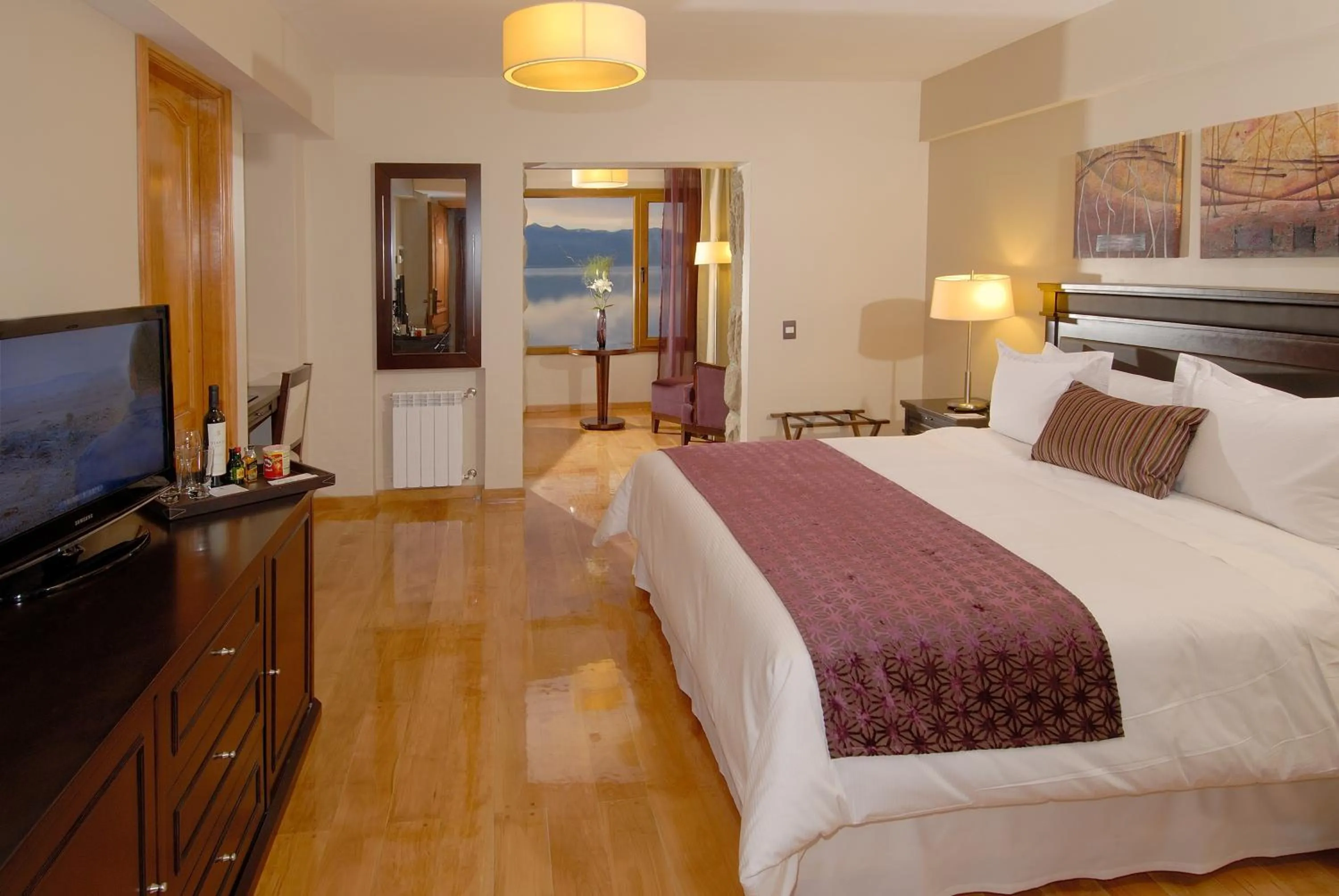 Deluxe Suite in Alma Del Lago Suites & Spa