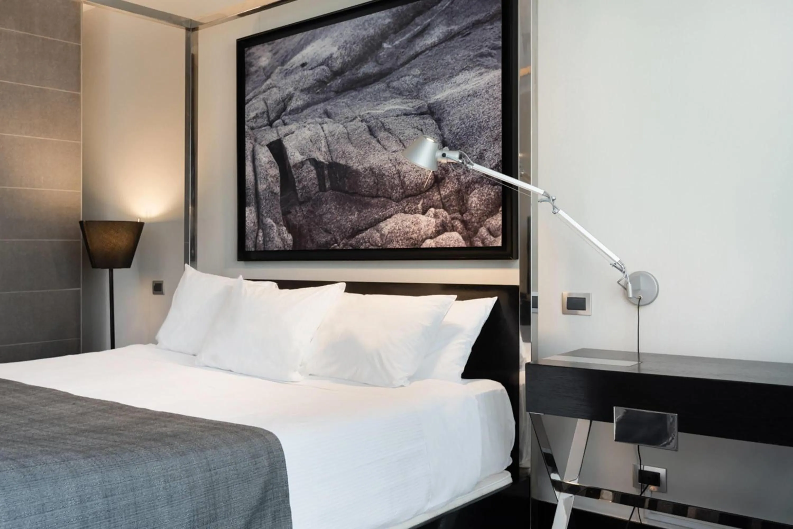 1 King Bed, Garden View, Non-Smoking - single occupancy in Wyndham Santiago Pettra