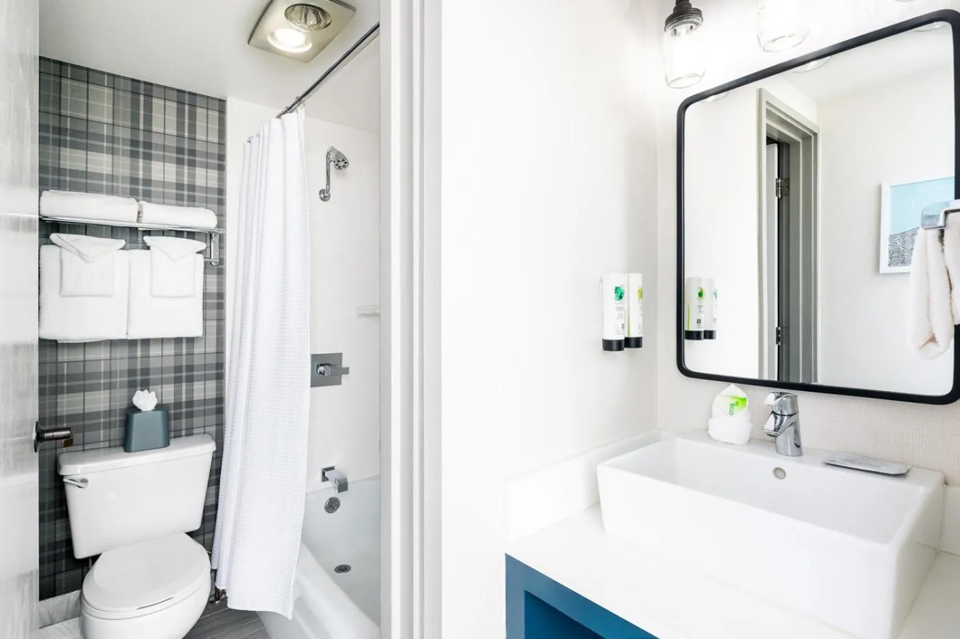 Deluxe Triple Room in Gravity Haus Steamboat