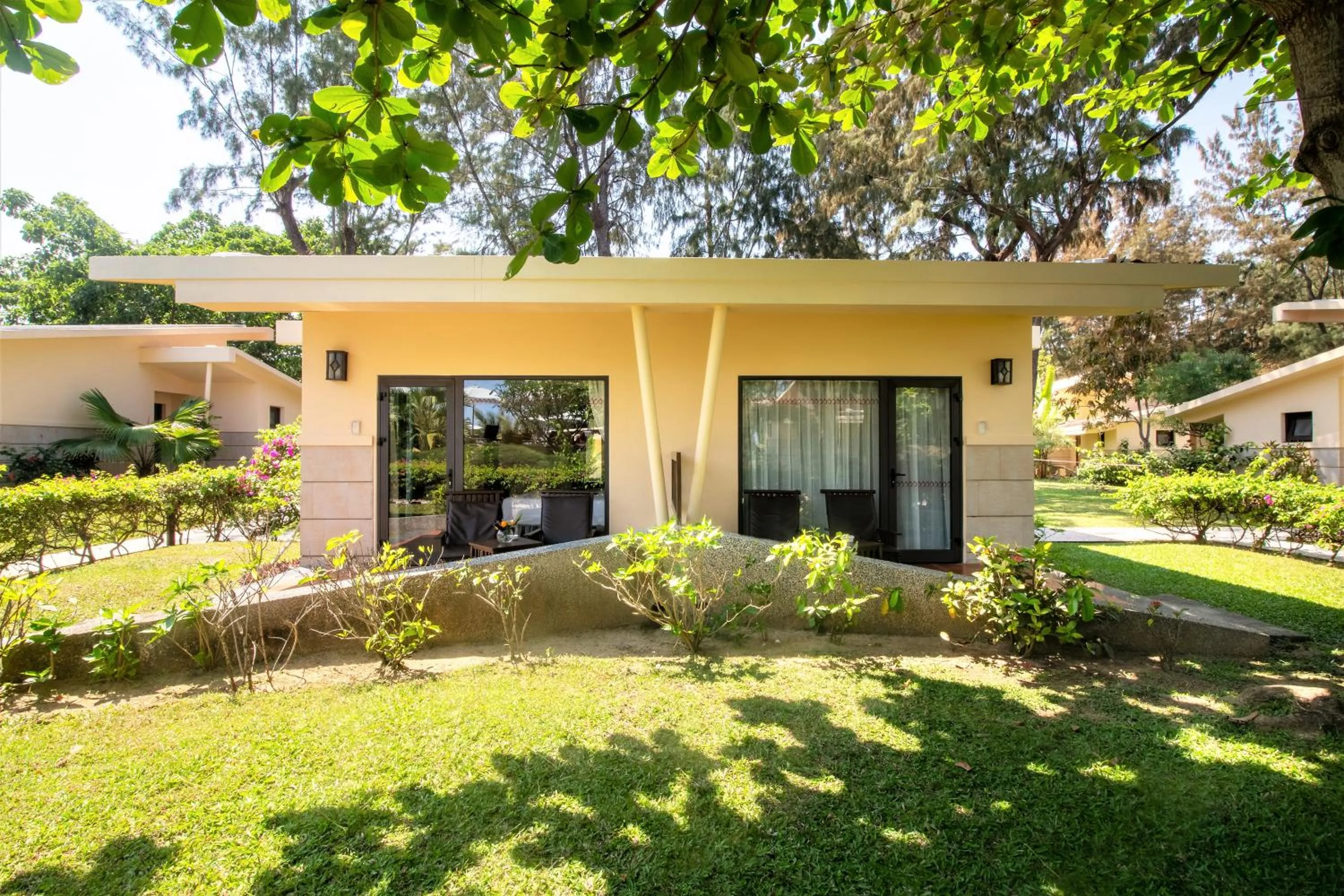 Garden Bungalow Double Room with Terrace in Sandy Beach Non Nuoc Resort