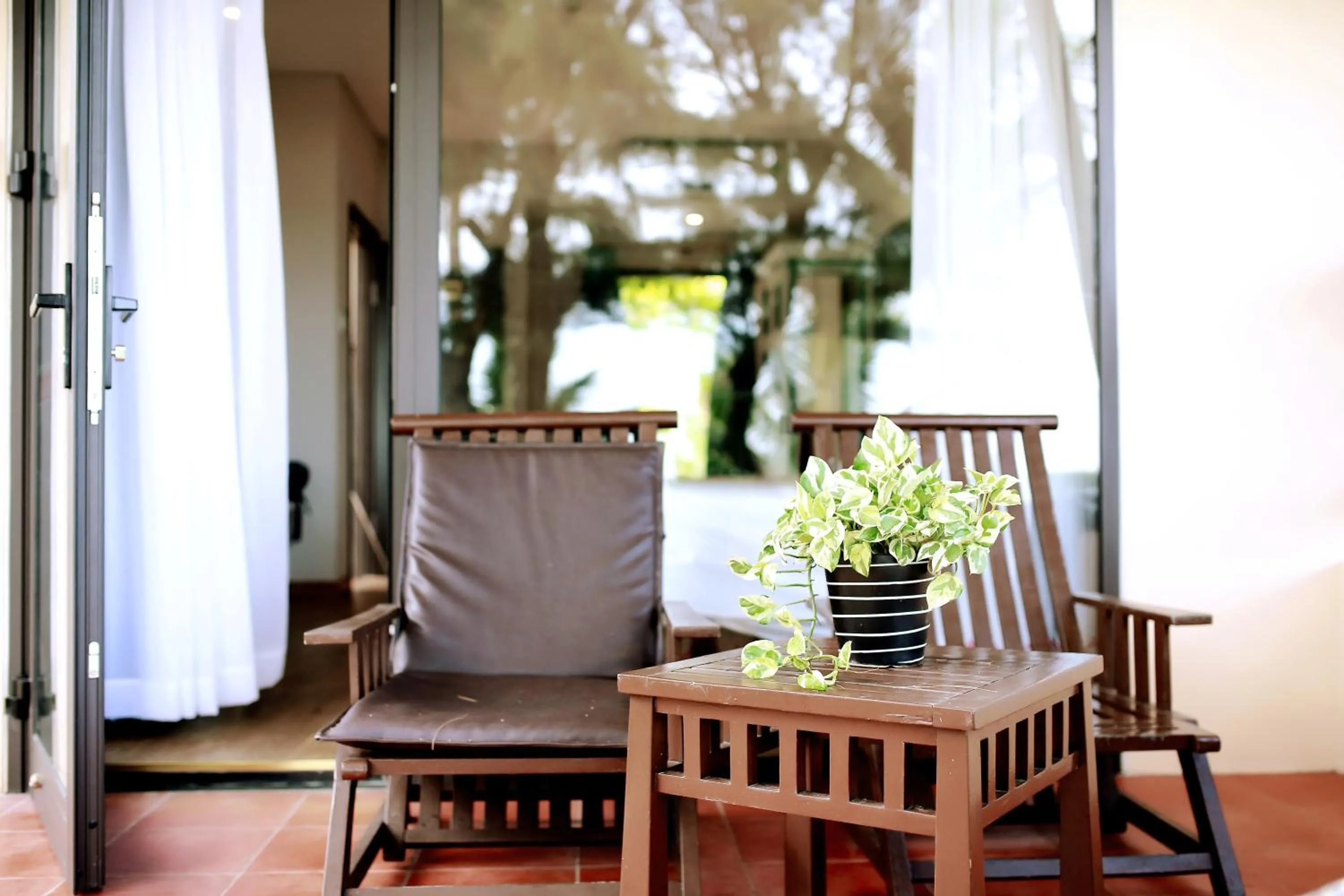 Ocean Bungalow Double Room with Terrace and Bathtub in Sandy Beach Non Nuoc Resort