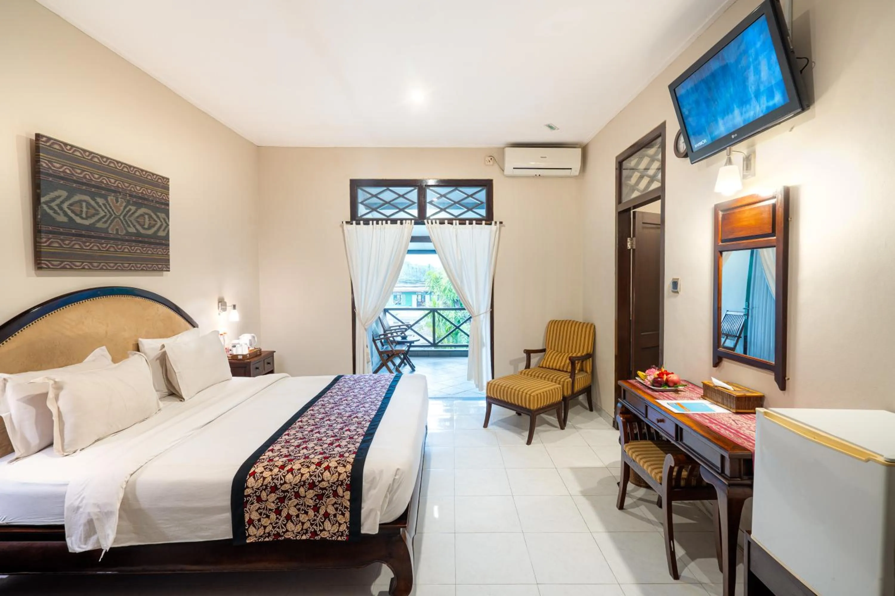 Deluxe Double or Twin Room with Balcony in Samawa Transit Hotel