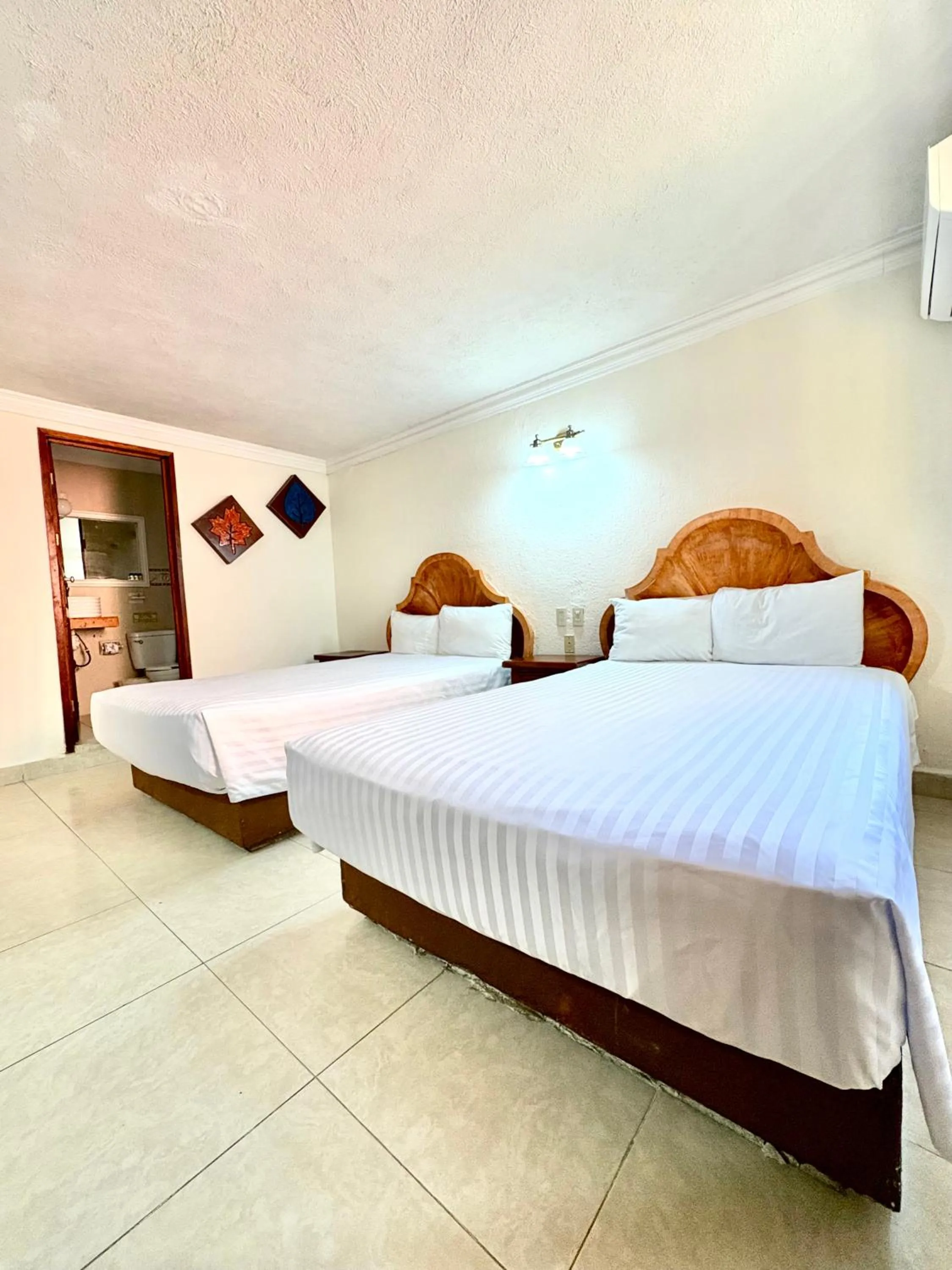 Twin Room - single occupancy in Suites Cancun Center