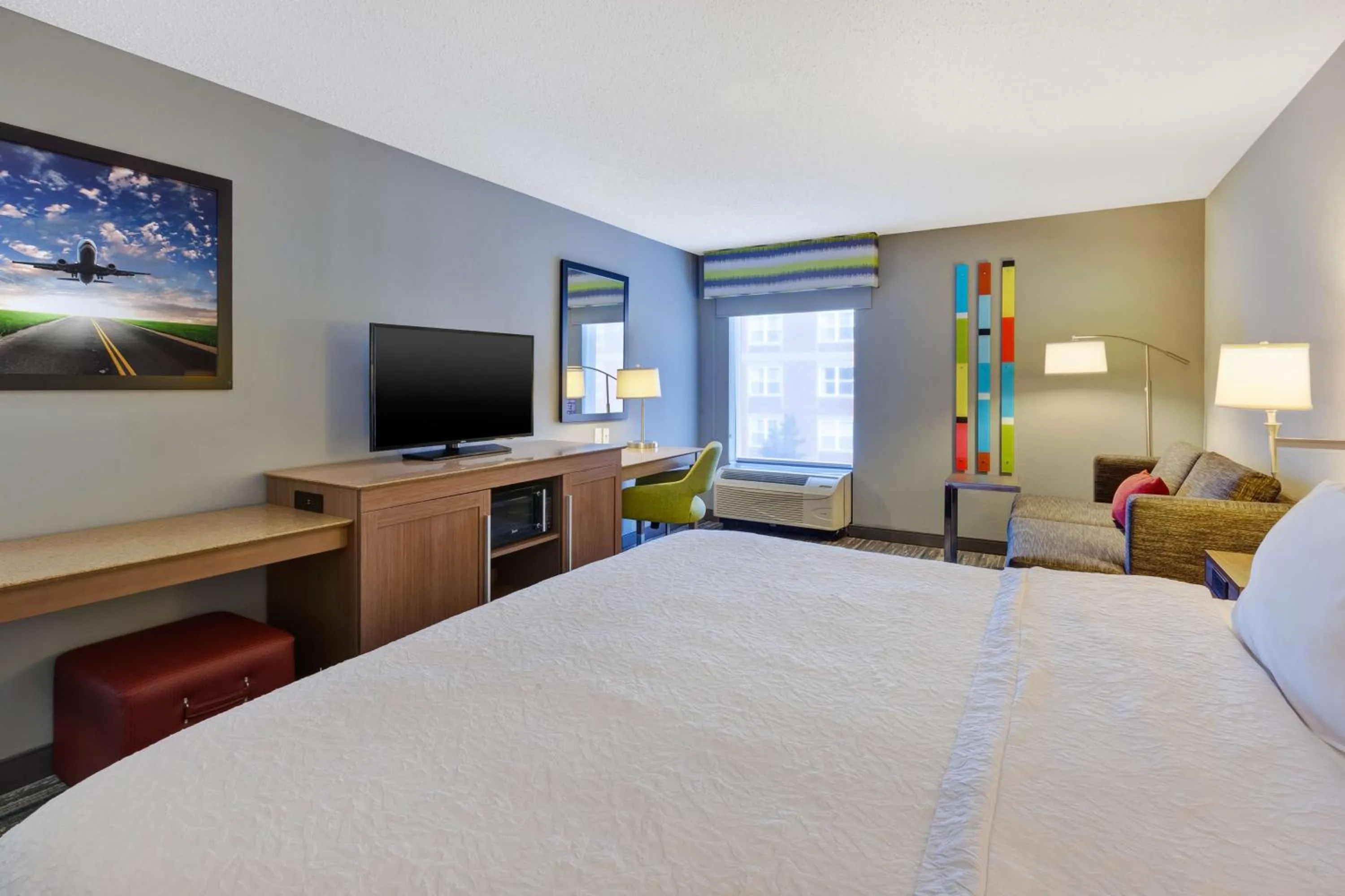 King Room with Sofa Bed and Study - Non-Smoking in Hampton Inn Cincinnati Airport-North
