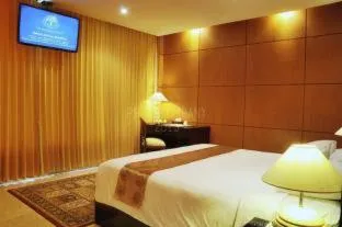 Superior Queen Room in Royal Senyiur Hotel