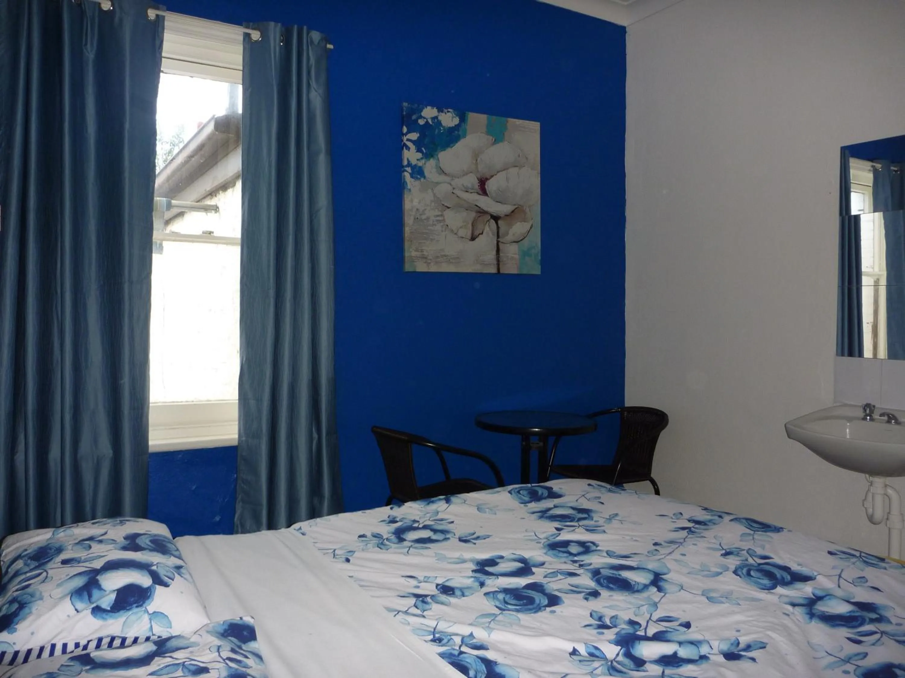 Double Room with Shared Bathroom in Adelaide Travellers Inn Backpackers Hostel