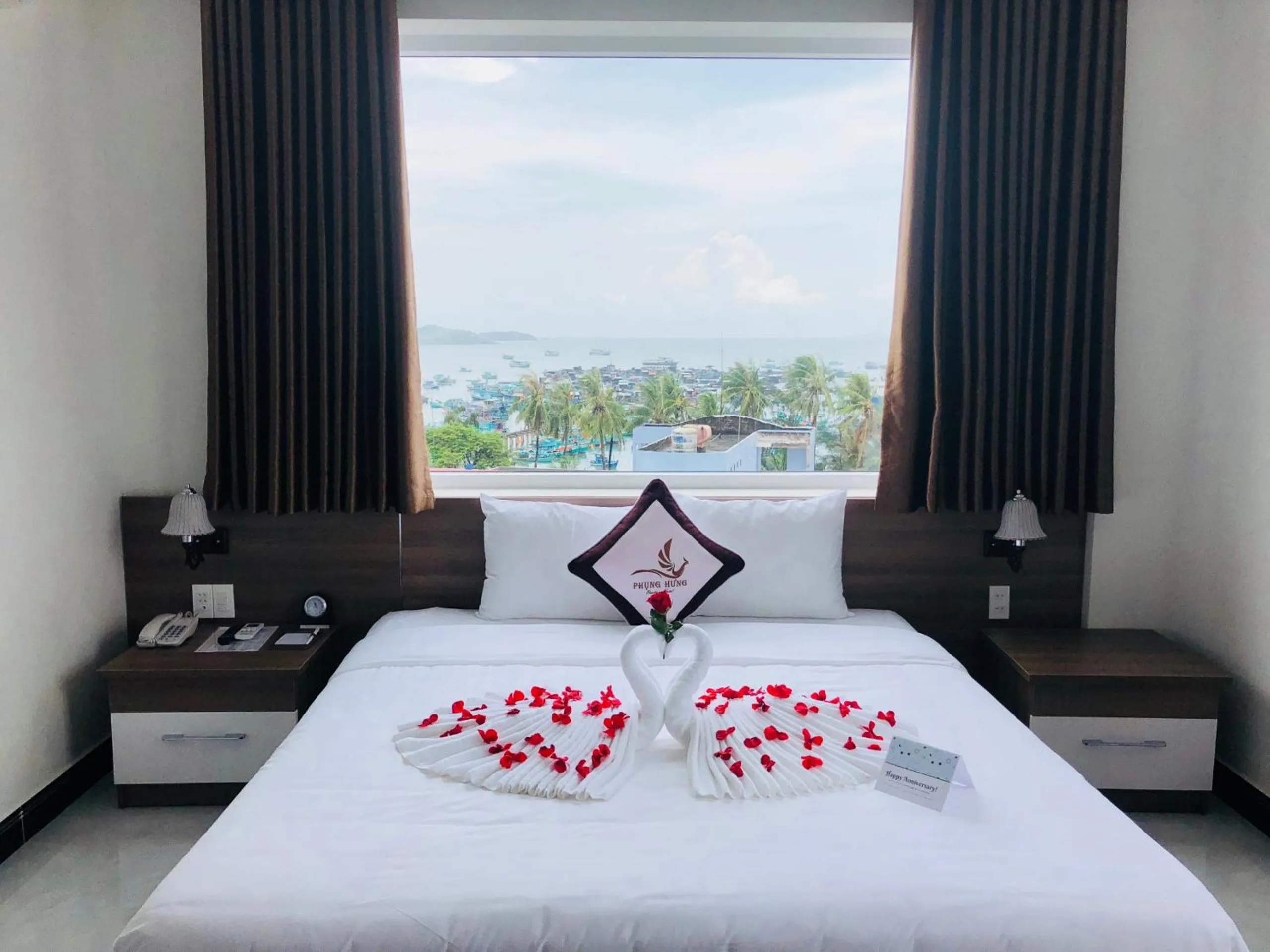 Deluxe Double Room with Sea View in Phung Hung Boutique Hotel