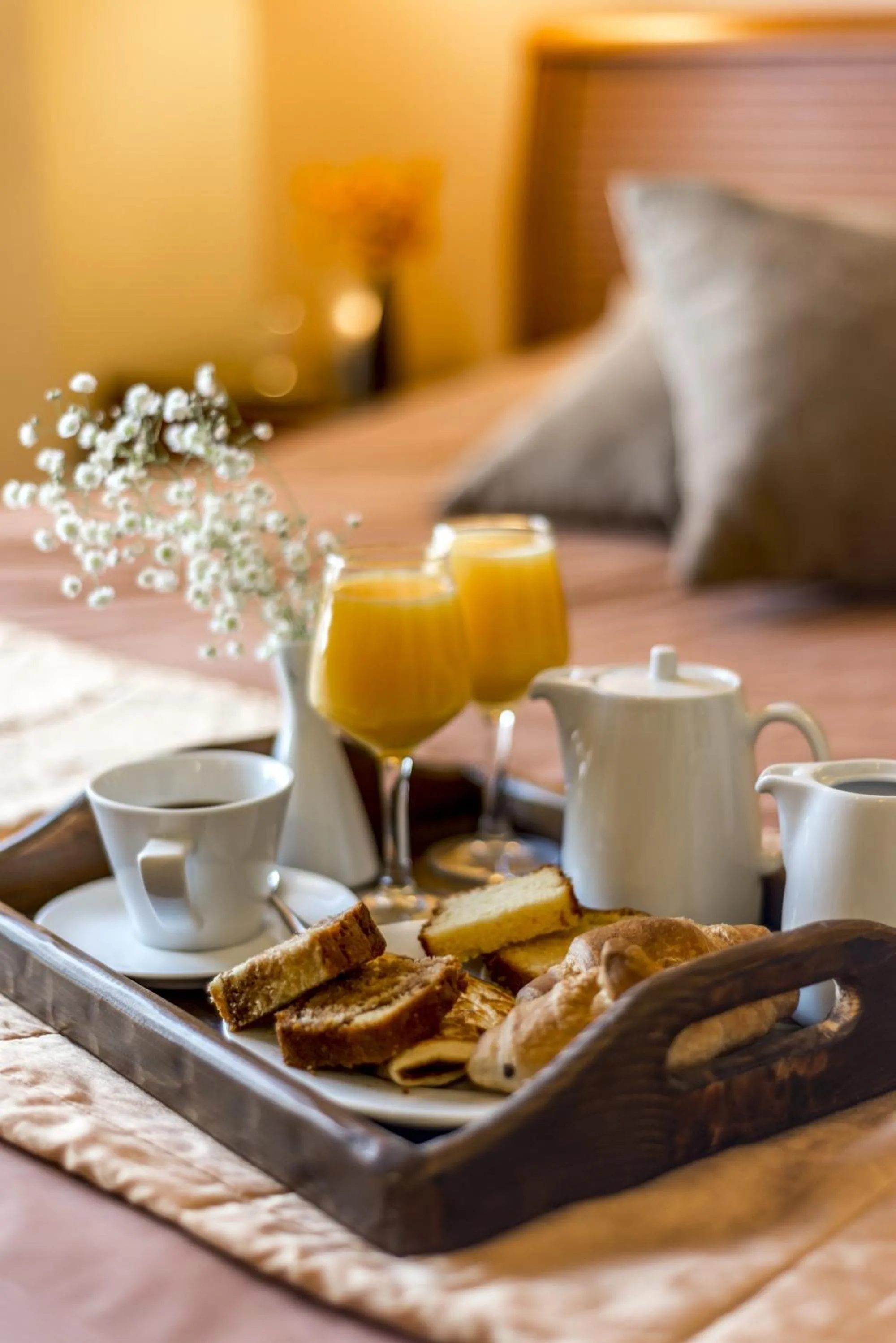 Twin Room with City View in Lakonia Hotel