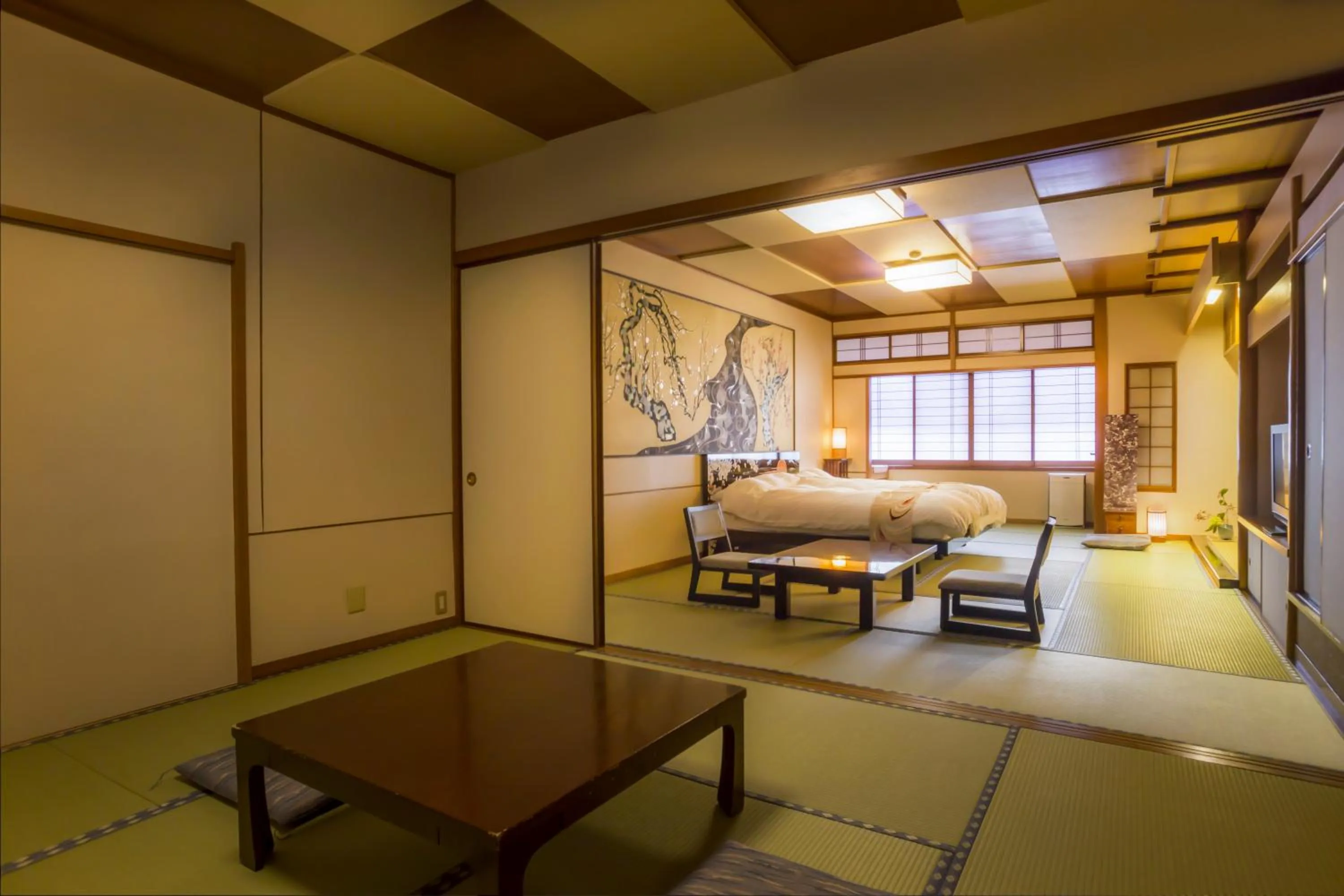 Superior Twin Room with Tatami Floor - Breakfast and Seasonal Kaiseki Dinner Included in Kinosaki Onsen Hanakouji Saigetsu