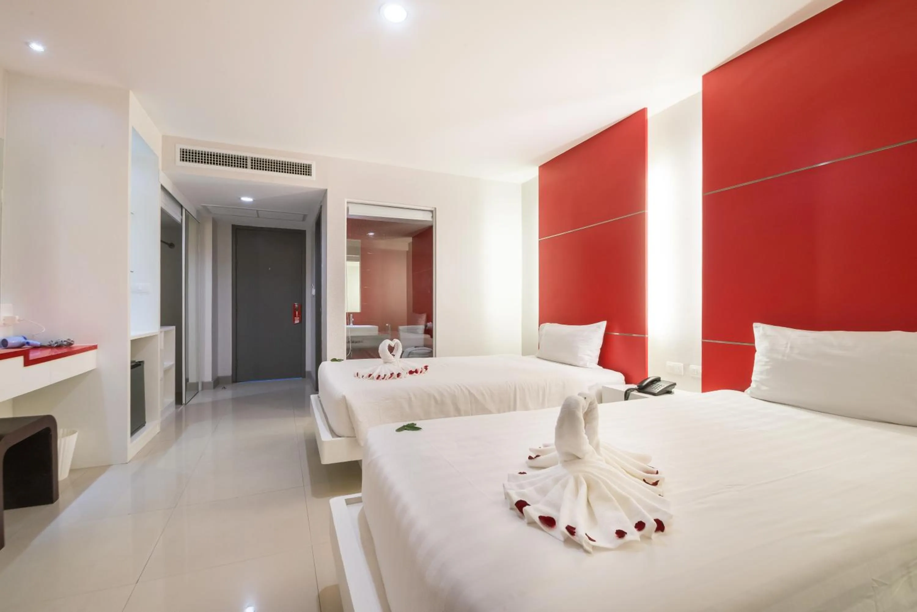 Deluxe Twin Room with Balcony in Alfresco Phuket Hotel
