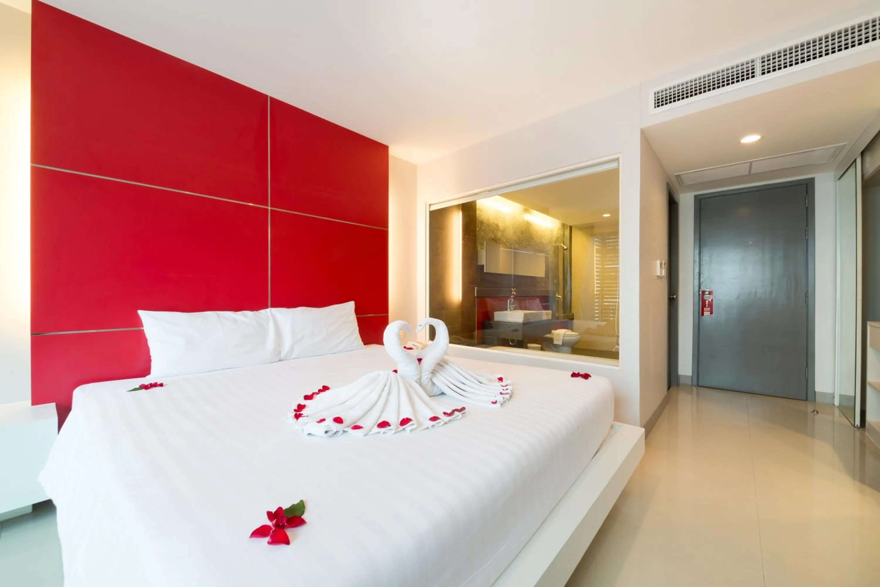 Grand Deluxe Double Room with Bathtub in Alfresco Phuket Hotel