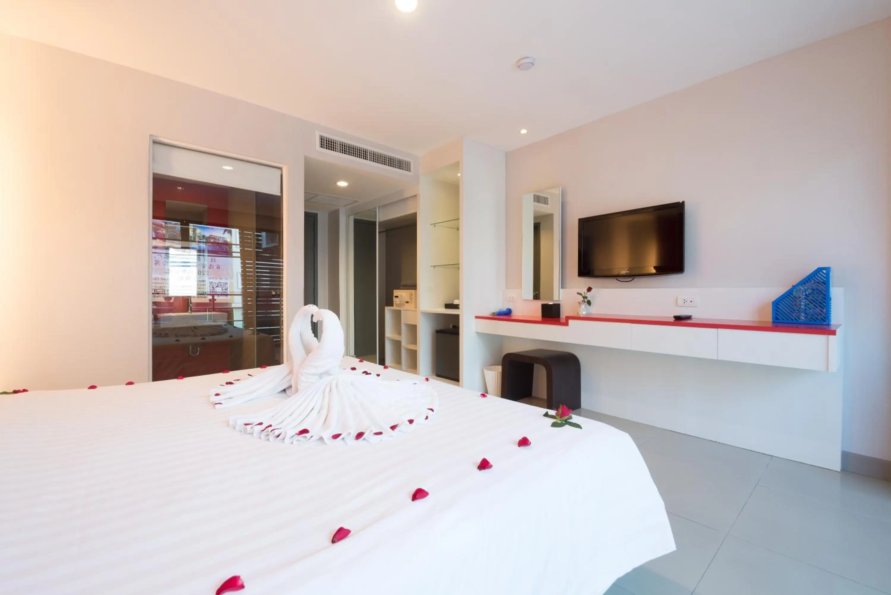 Deluxe Double Room with Balcony in Alfresco Phuket Hotel