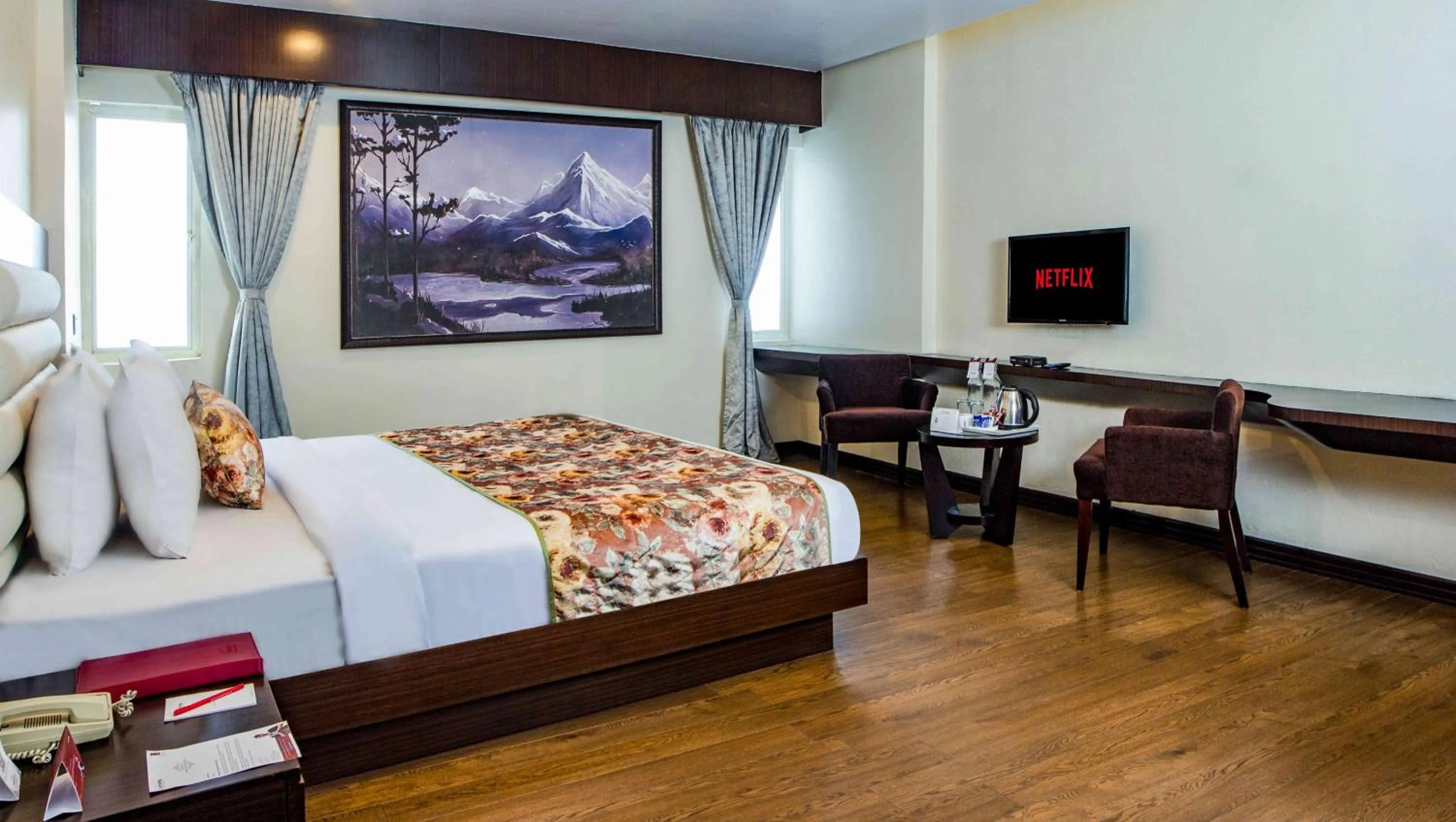 Junior Suite  in Summit Montana Suites & Spa at Mall